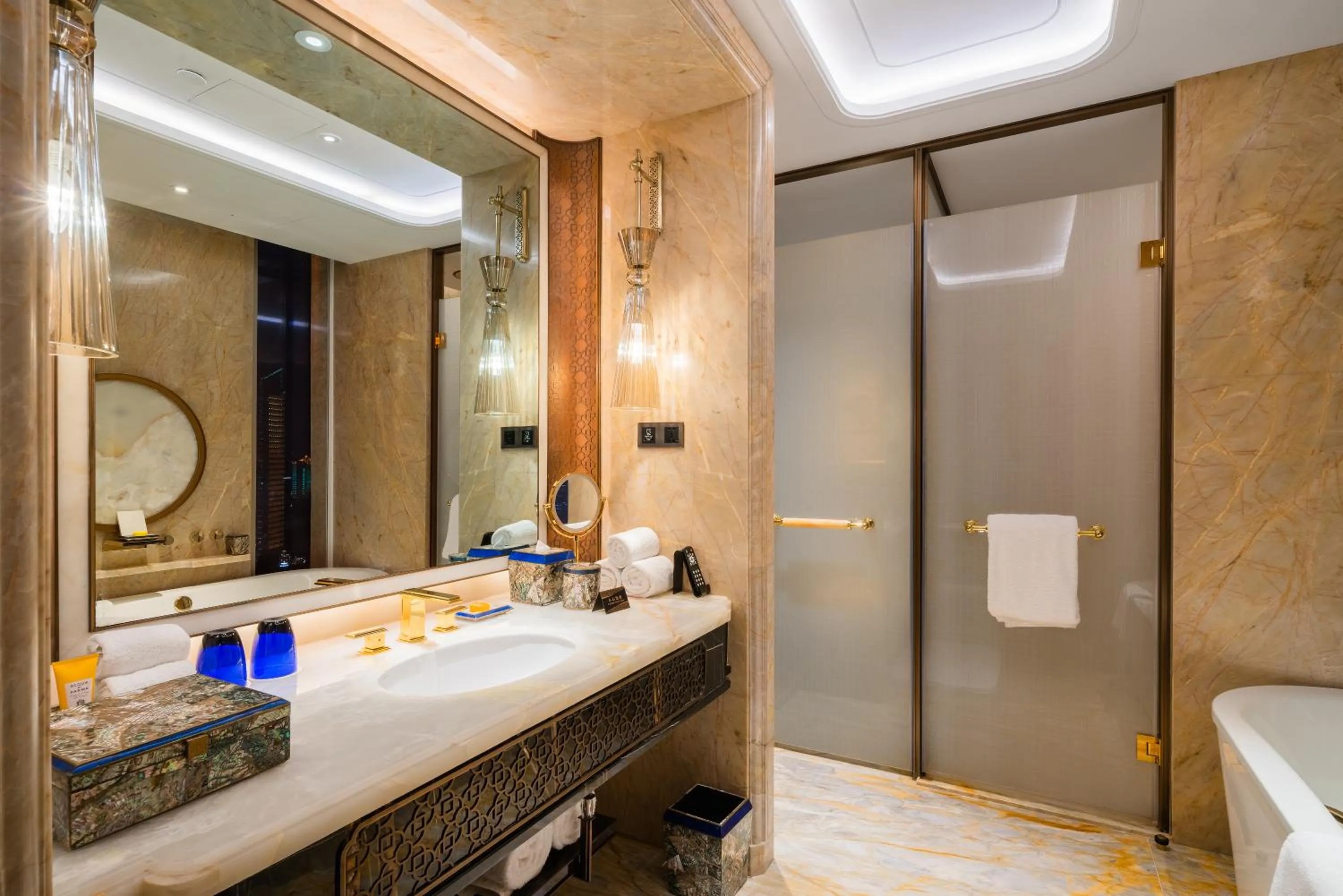 Bathroom in Wanda Reign Chengdu