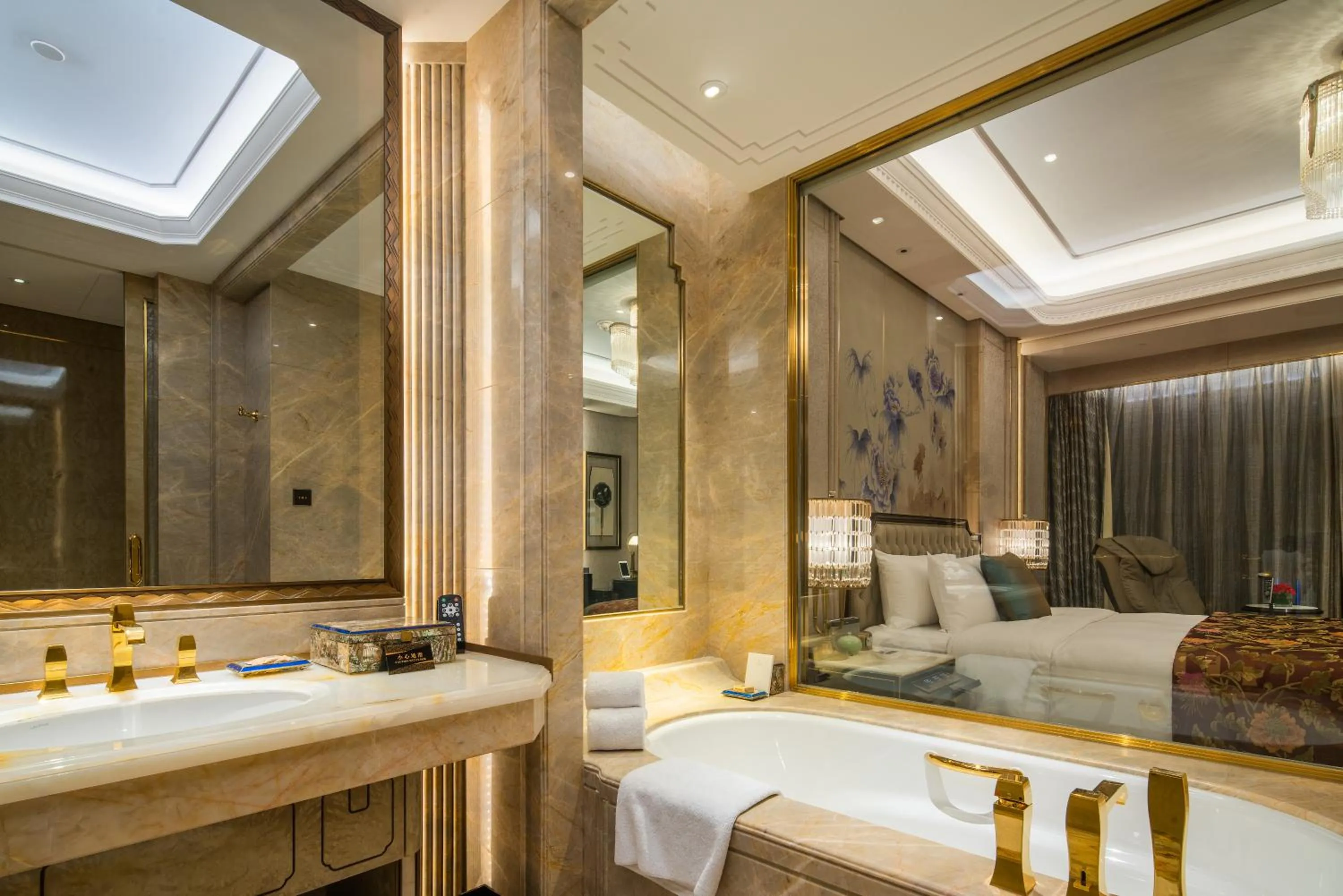 Toilet in Wanda Reign Chengdu