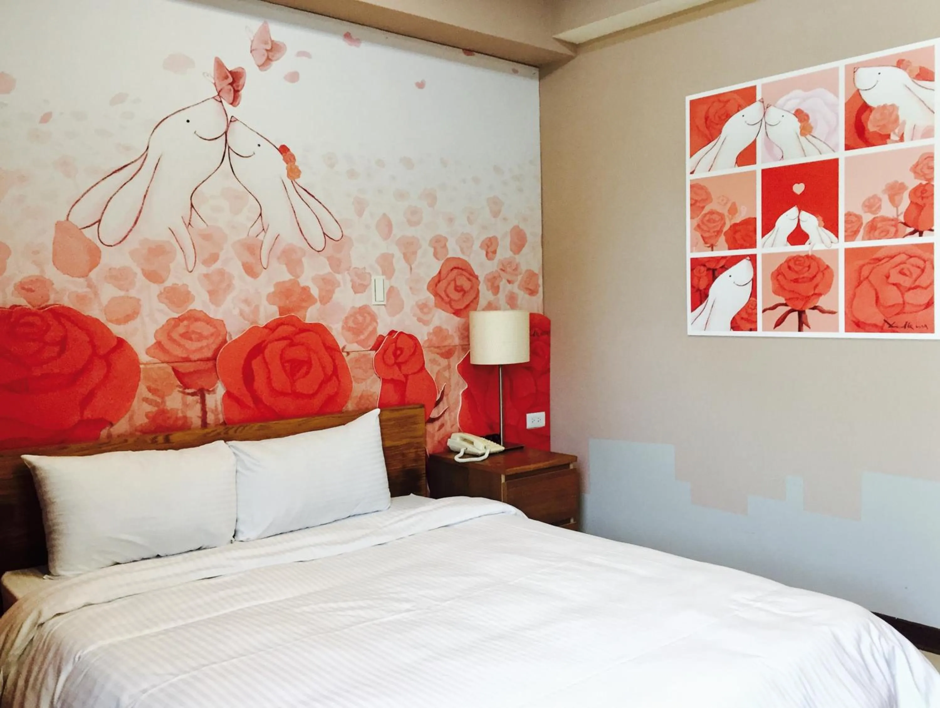 Bedroom, Bed in Bear Hotel