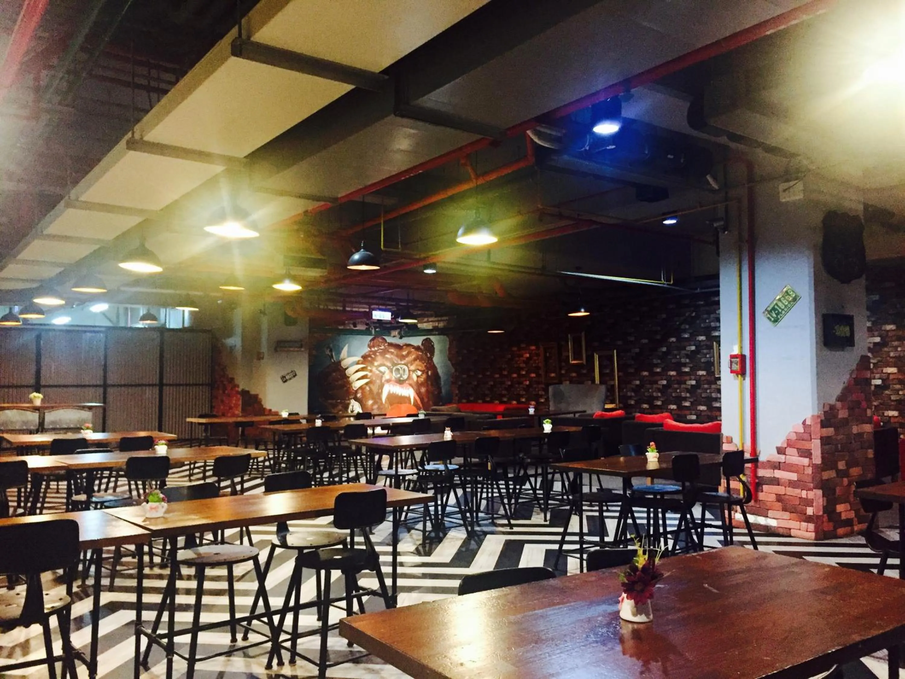 Restaurant/places to eat in Bear Hotel