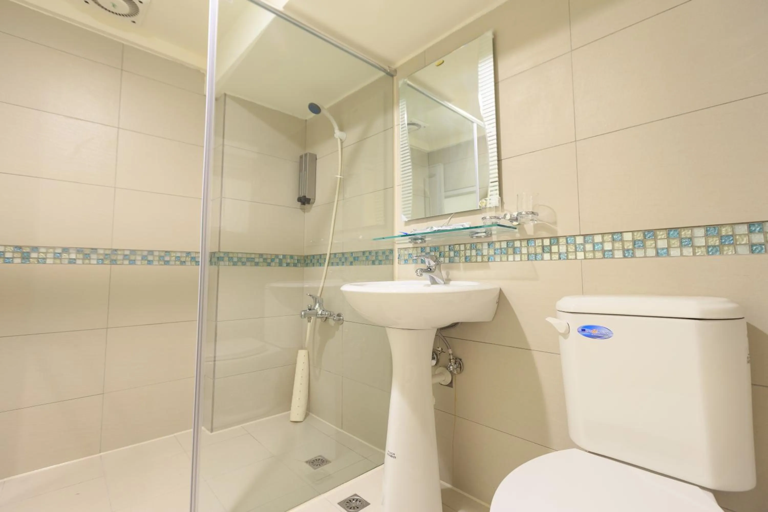 Shower in Travelyoung Hotel