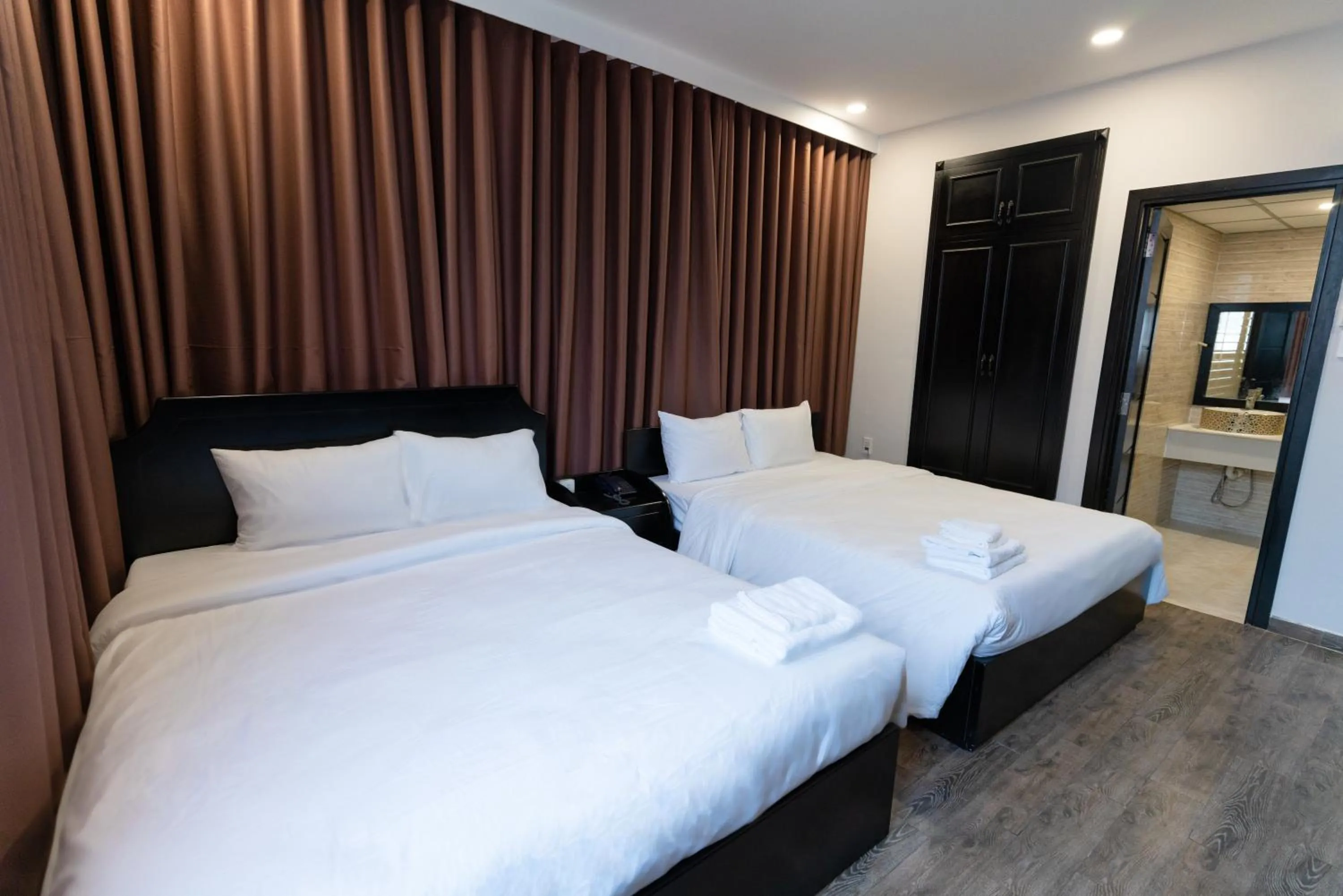 Bed in Queen Central Hotel - Ben Thanh Market