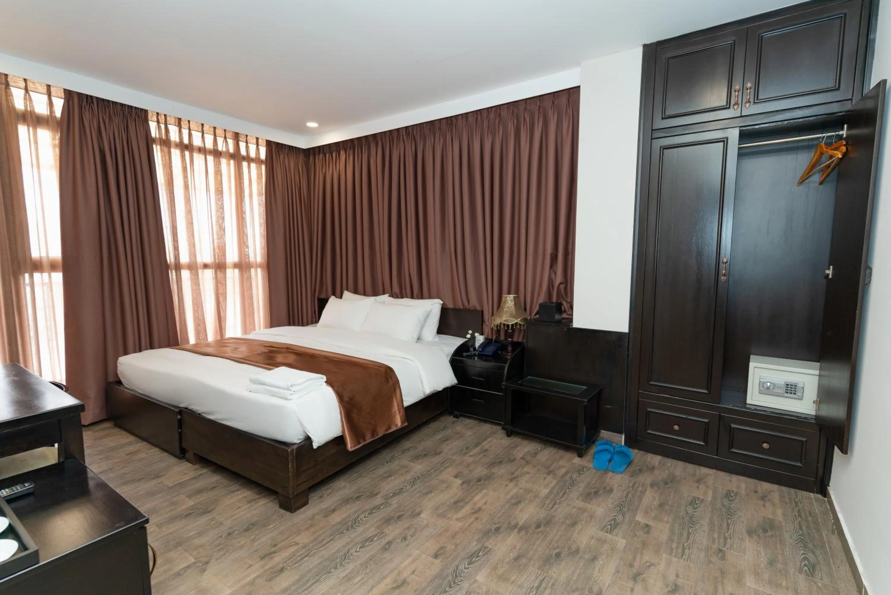 Bed in Queen Central Hotel - Ben Thanh Market