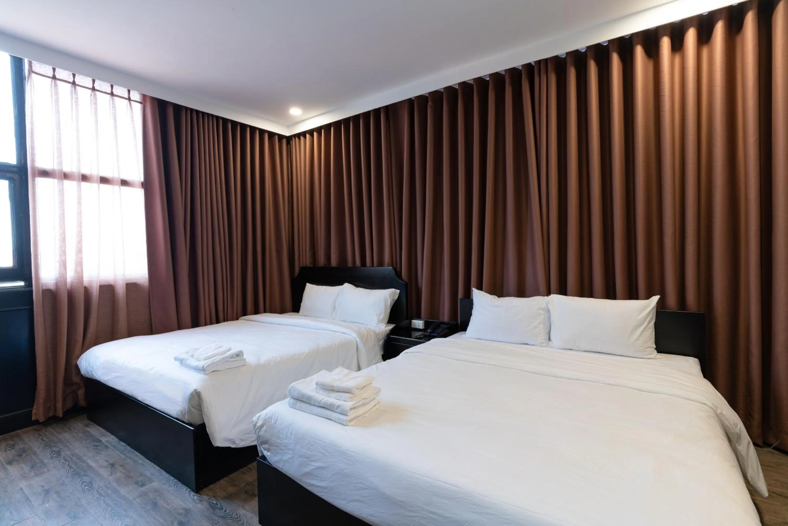 Bed in Queen Central Hotel - Ben Thanh Market