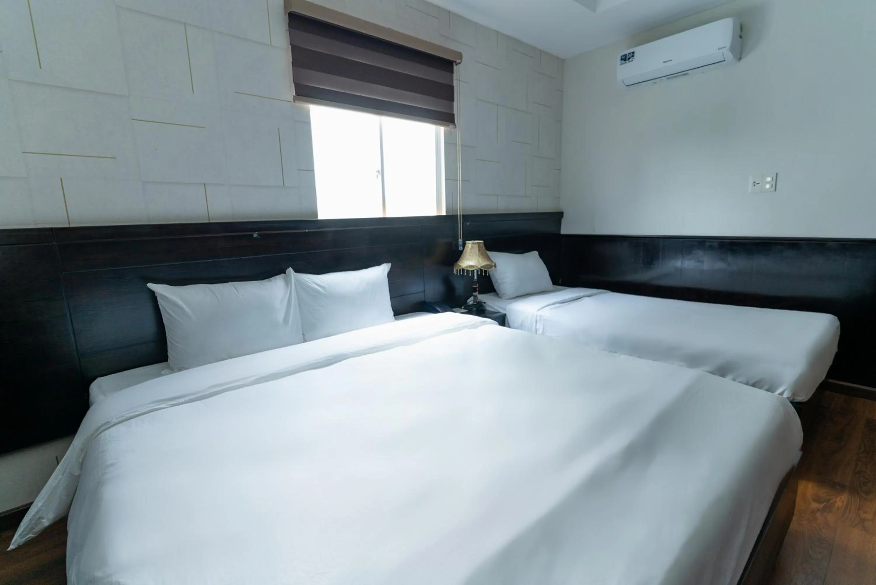 Bed in Queen Central Hotel - Ben Thanh Market