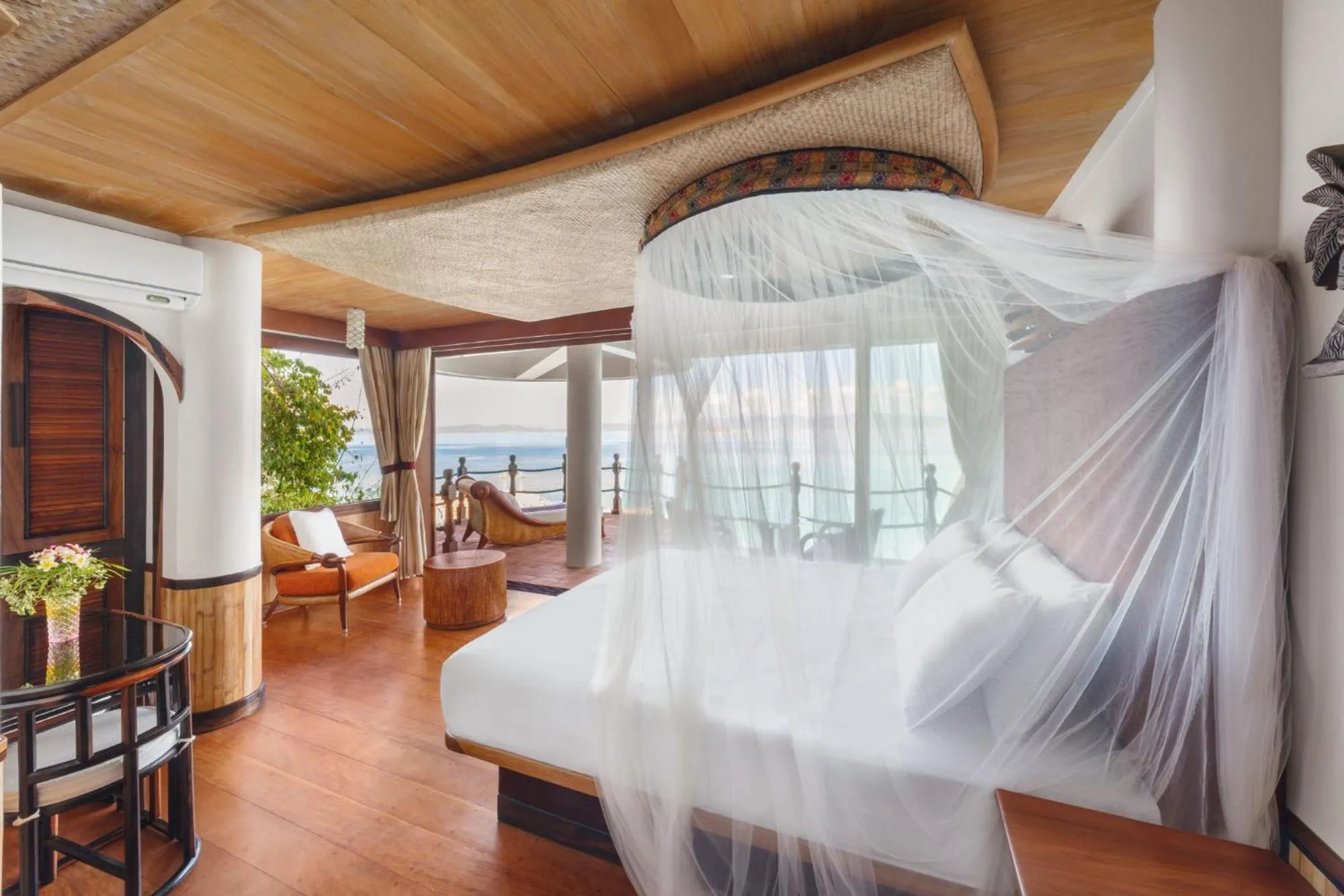 Bed in NoaNoa Private Island