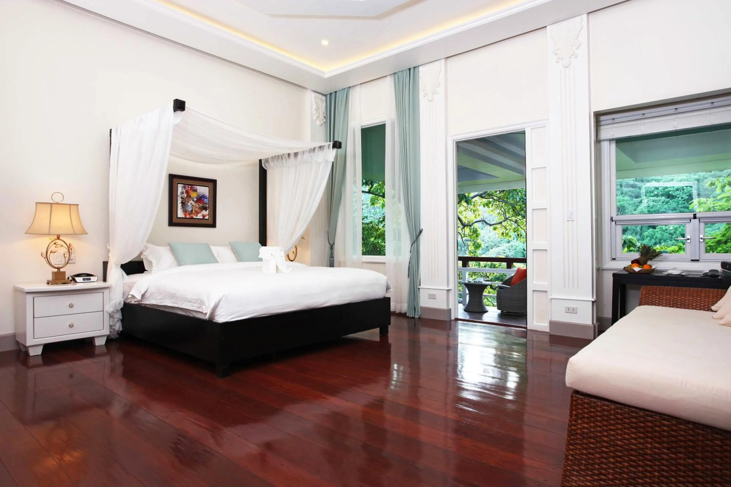 Bed in Matinloc Island Resort