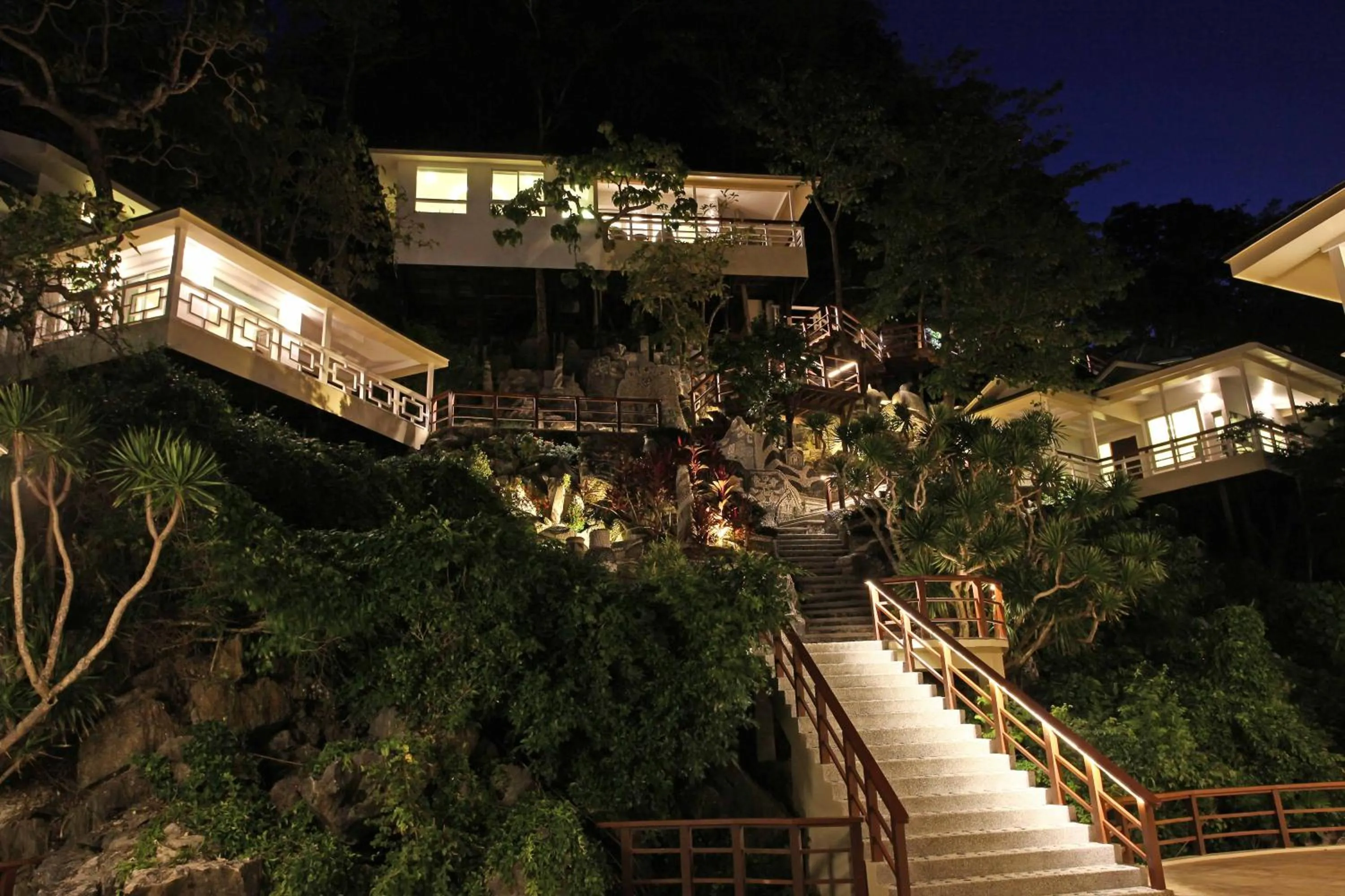 Property building in Matinloc Island Resort