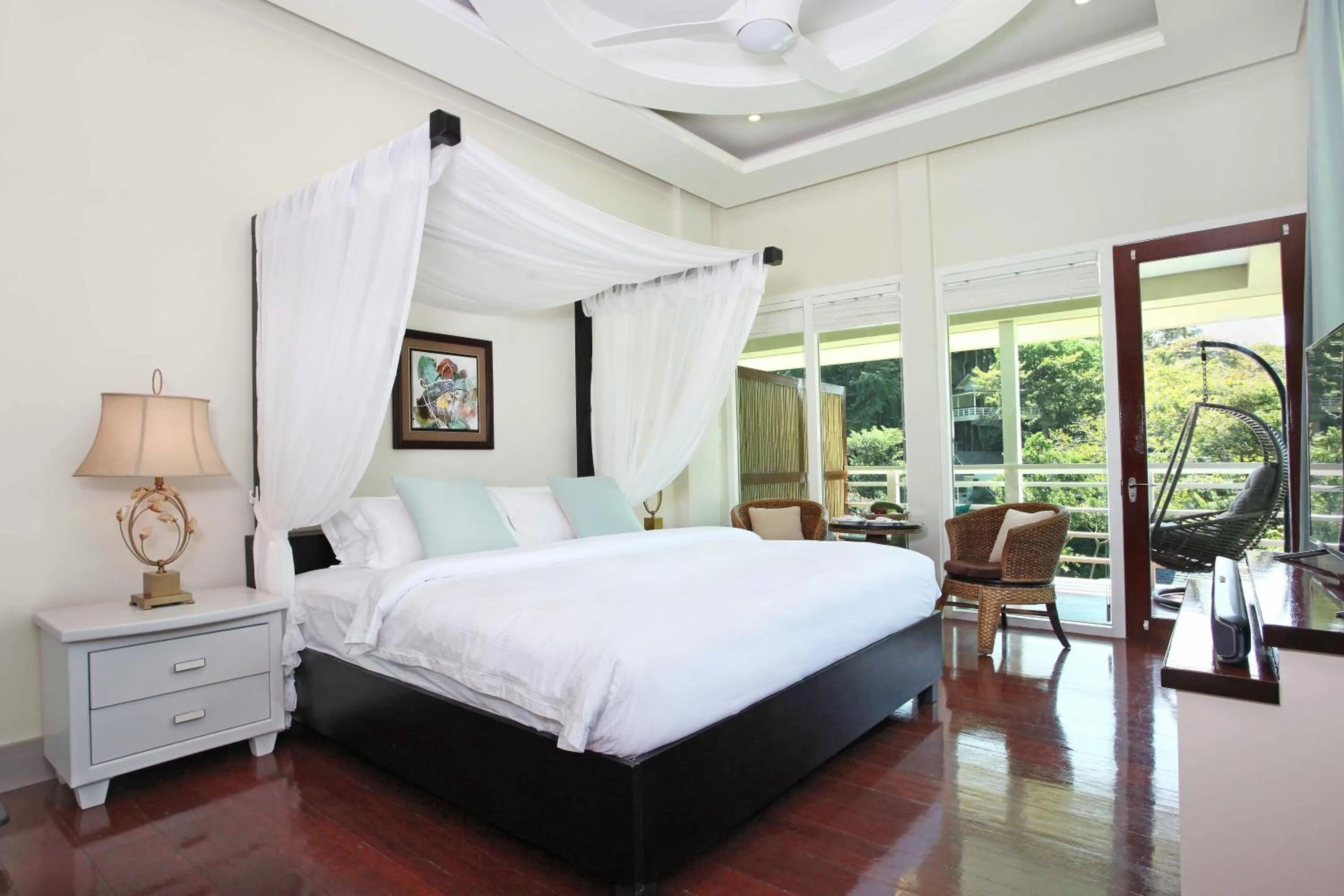 Photo of the whole room, Bed in Matinloc Island Resort