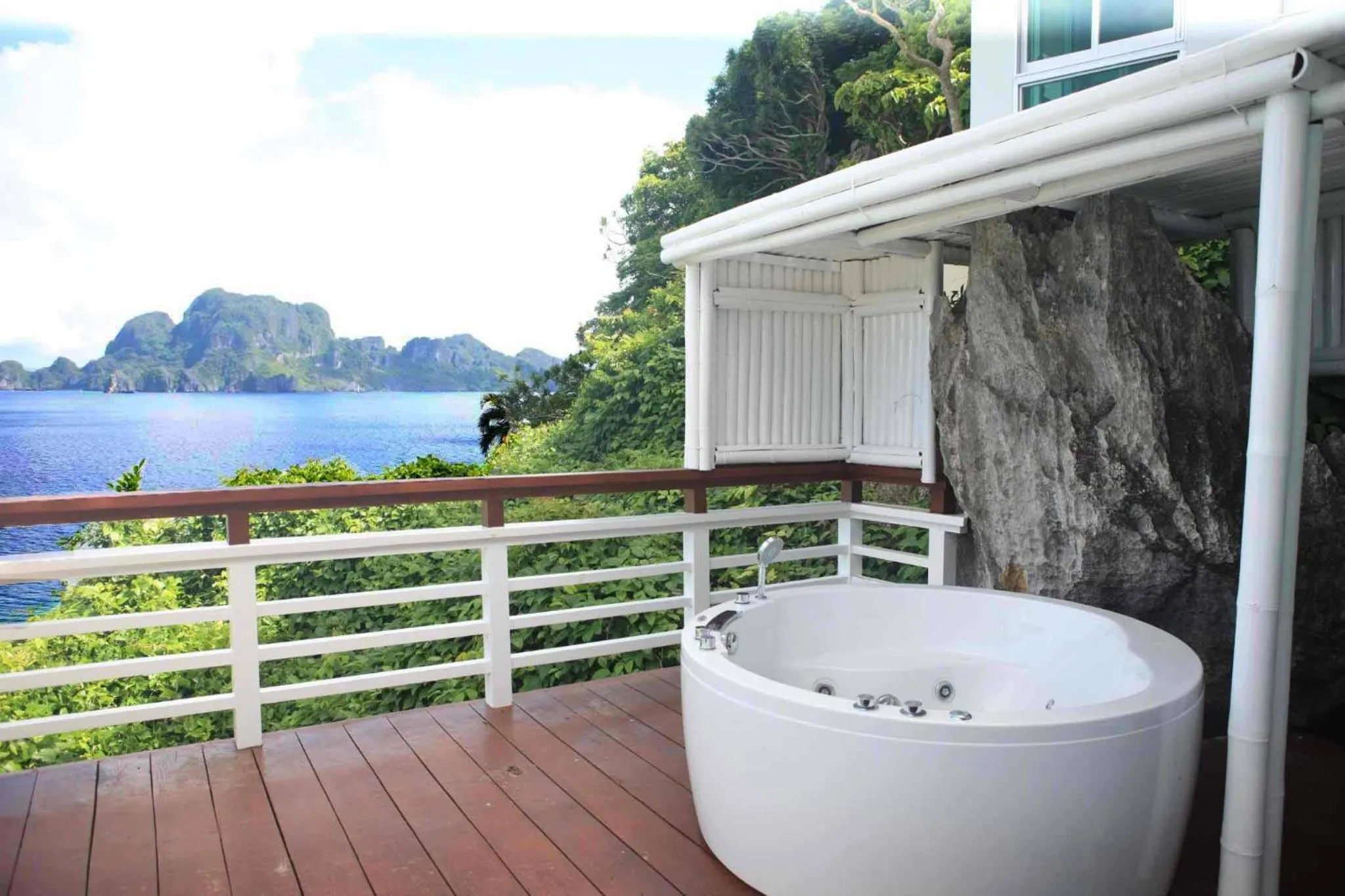 Area and facilities in Matinloc Island Resort