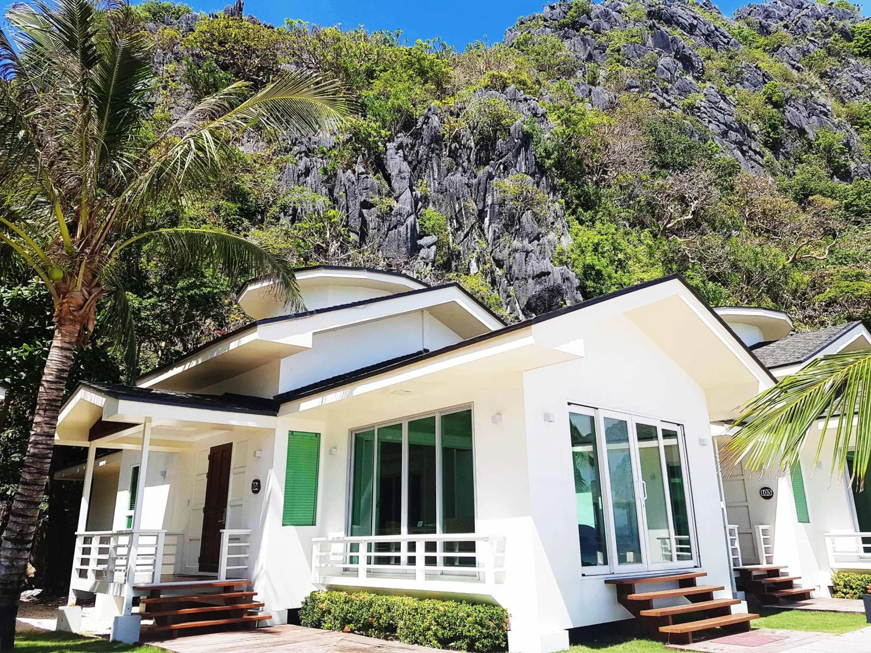 Property building in Matinloc Island Resort