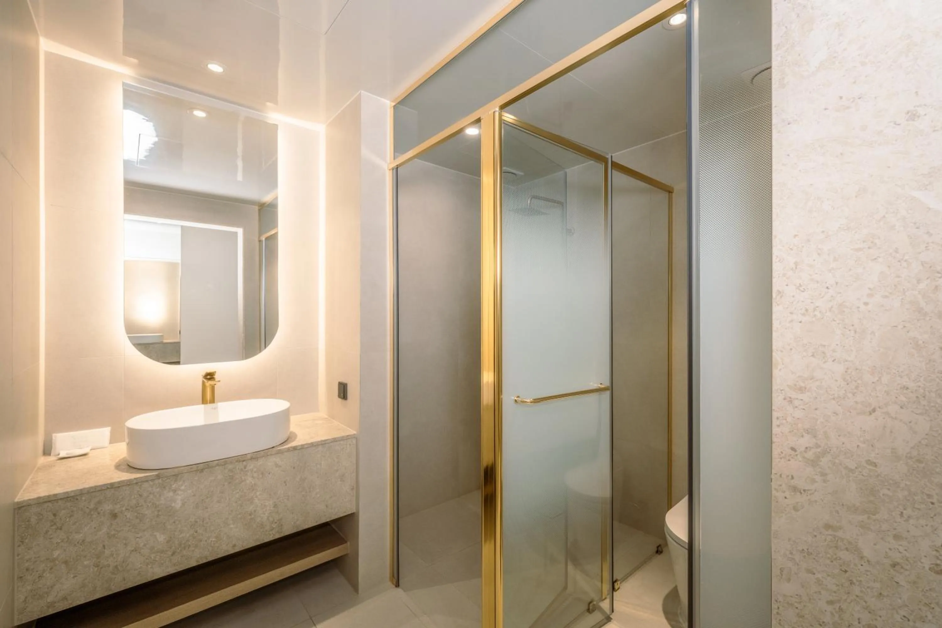 Toilet in Arban Hotel