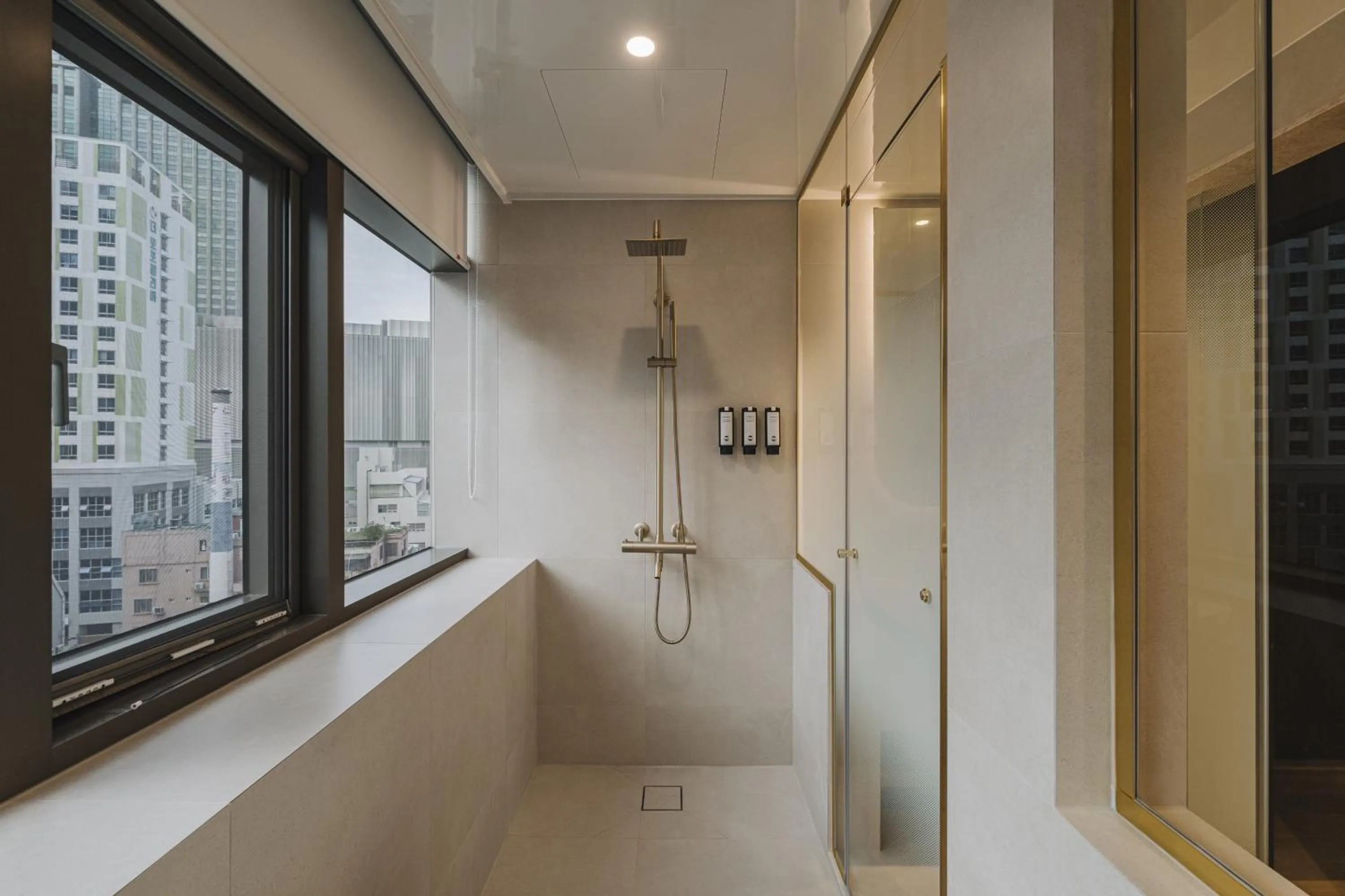 Shower in Arban Hotel