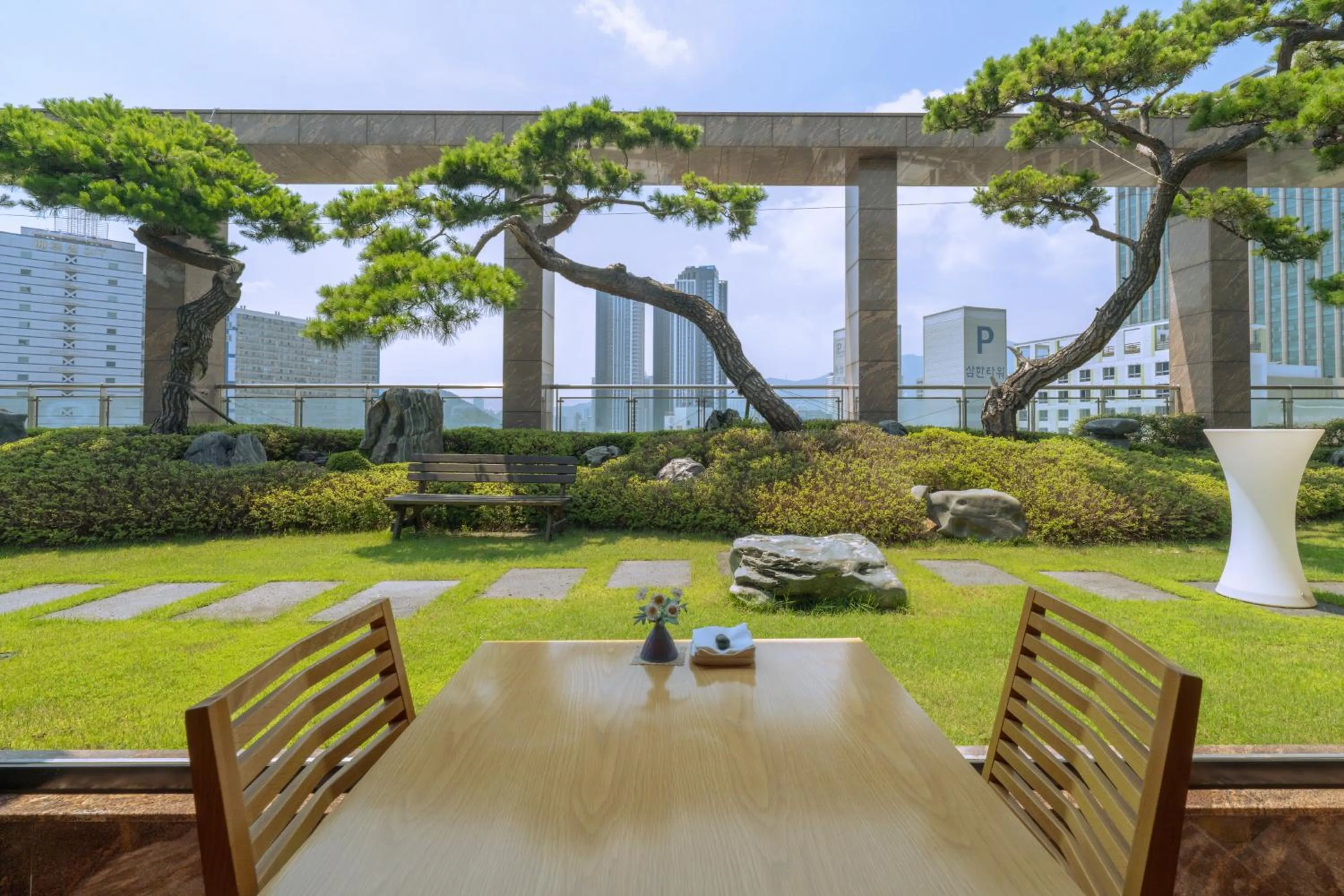 Restaurant/places to eat in Arban Hotel