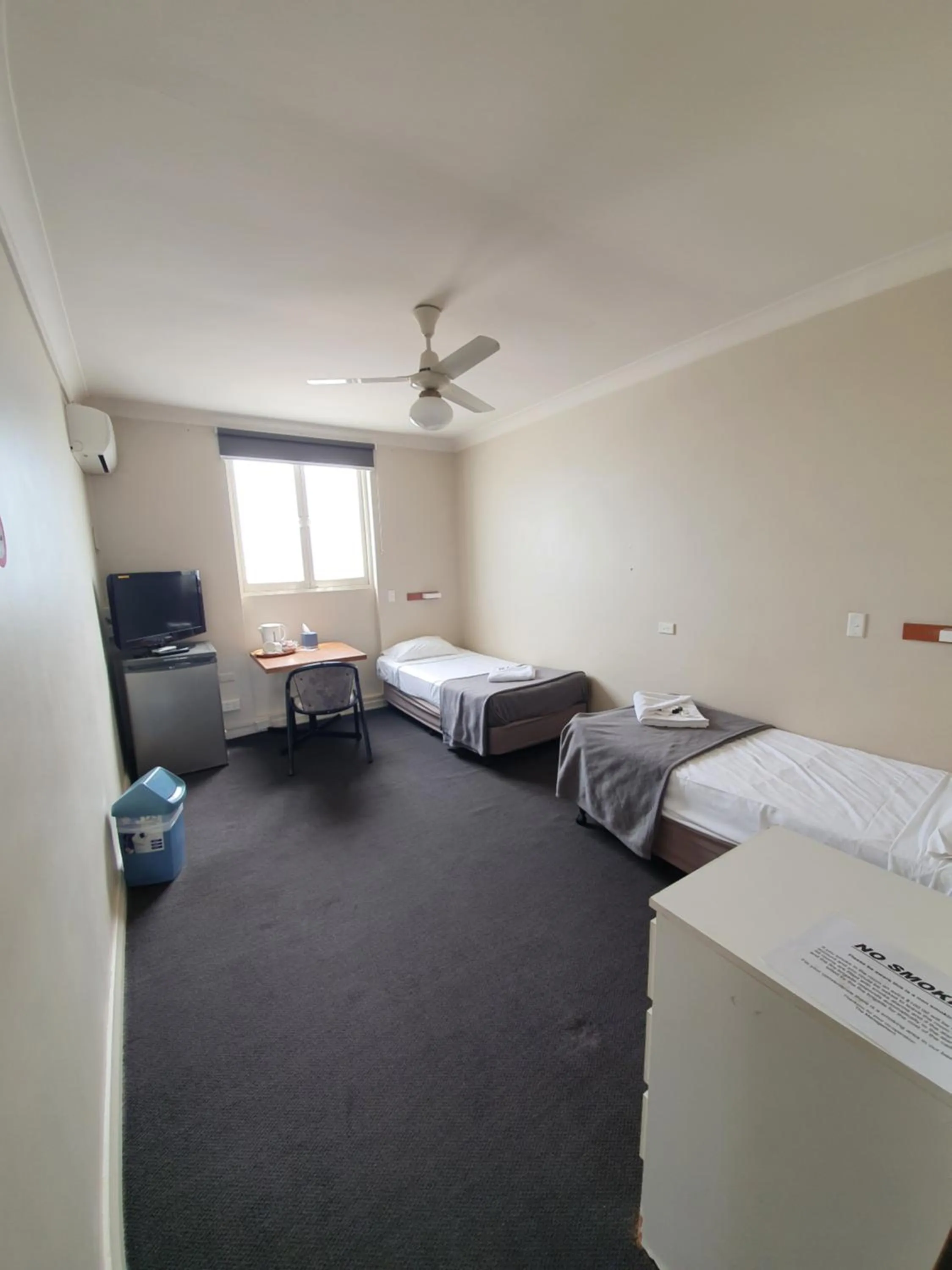 Shower in Hotel Allen