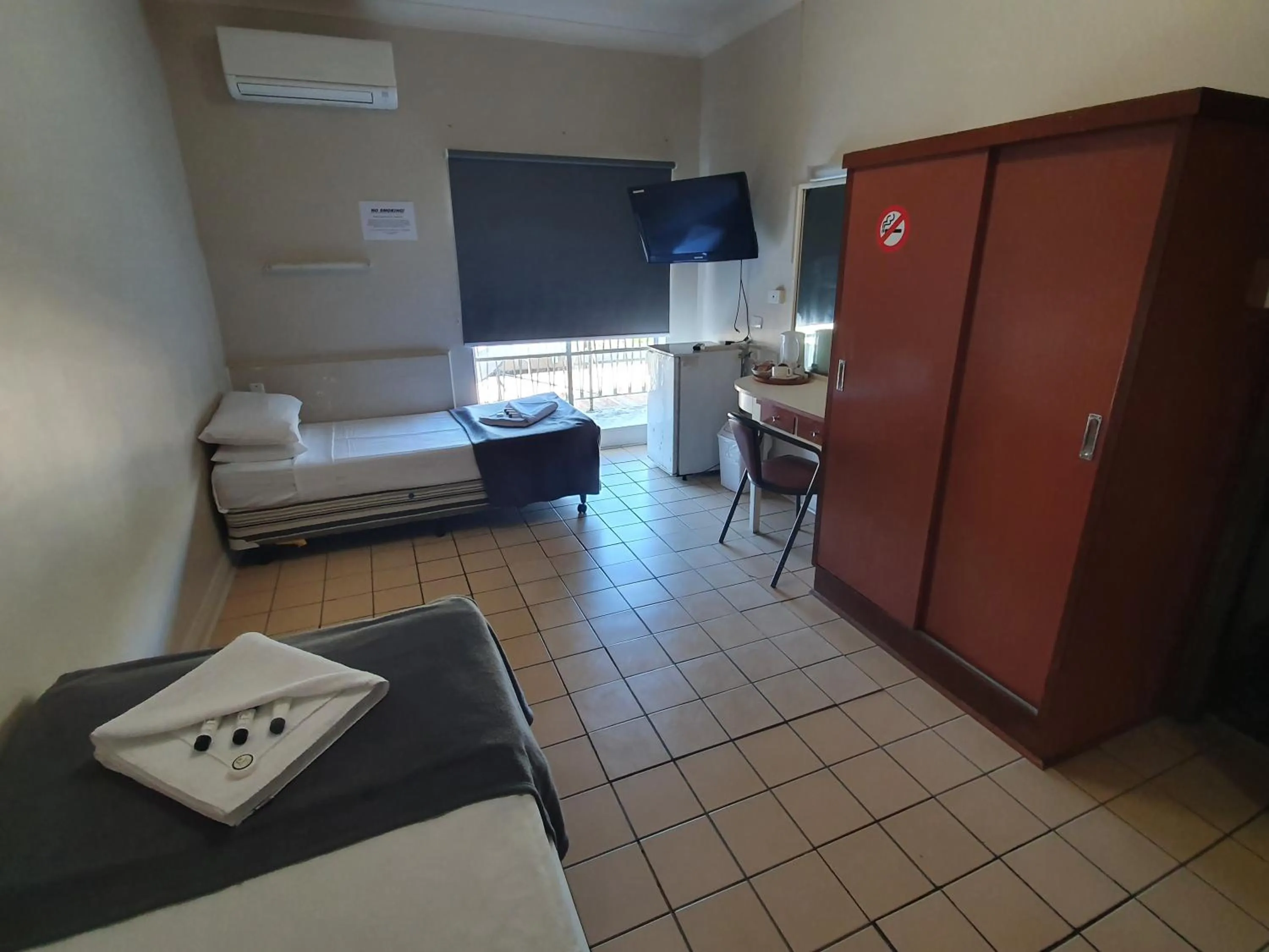 Shower in Hotel Allen