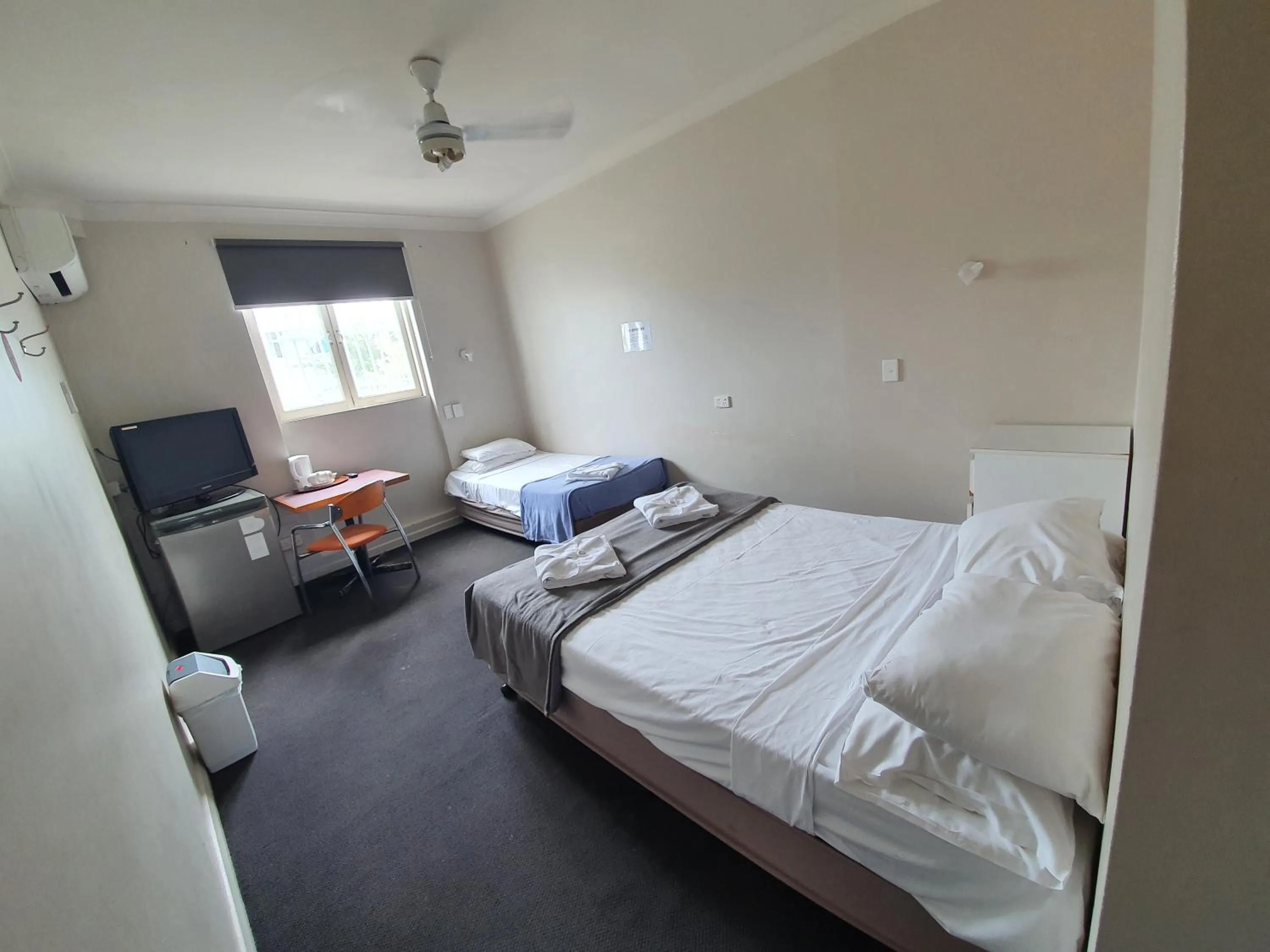 Shower in Hotel Allen