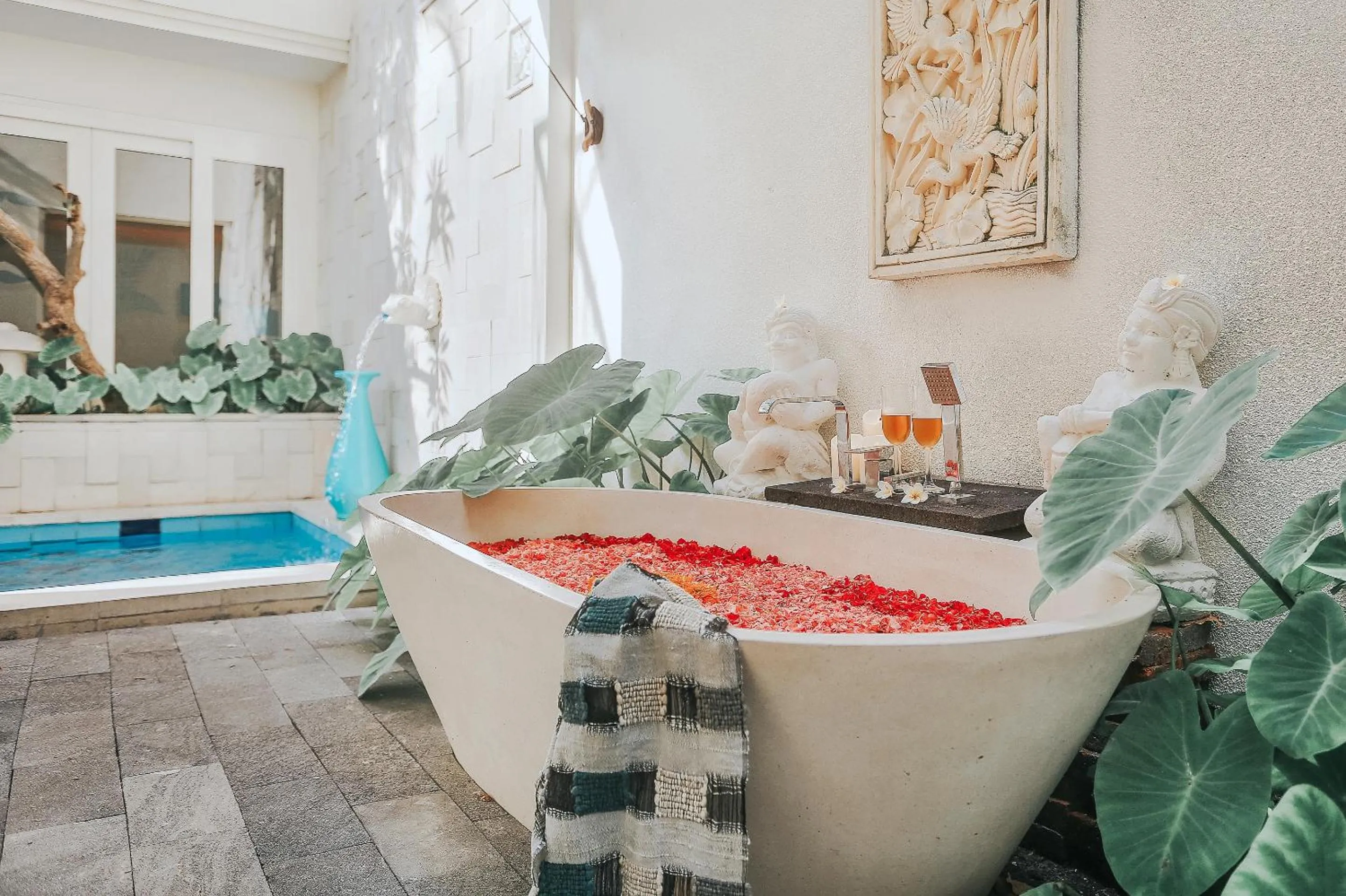 Public Bath in The Wina Villa Canggu by The Wina Resorts