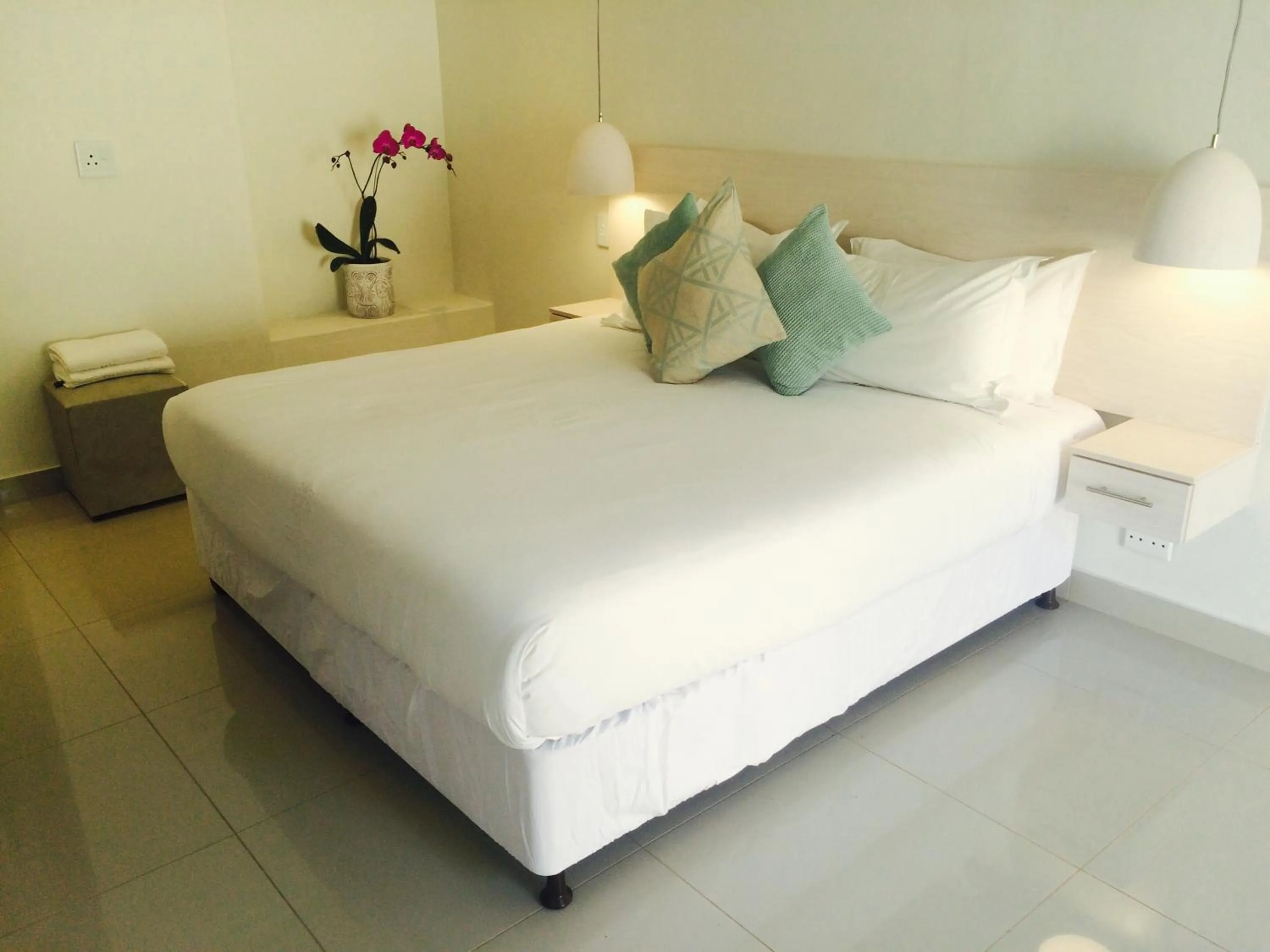 Bedroom, Bed in The Milkwood Beach Apartments
