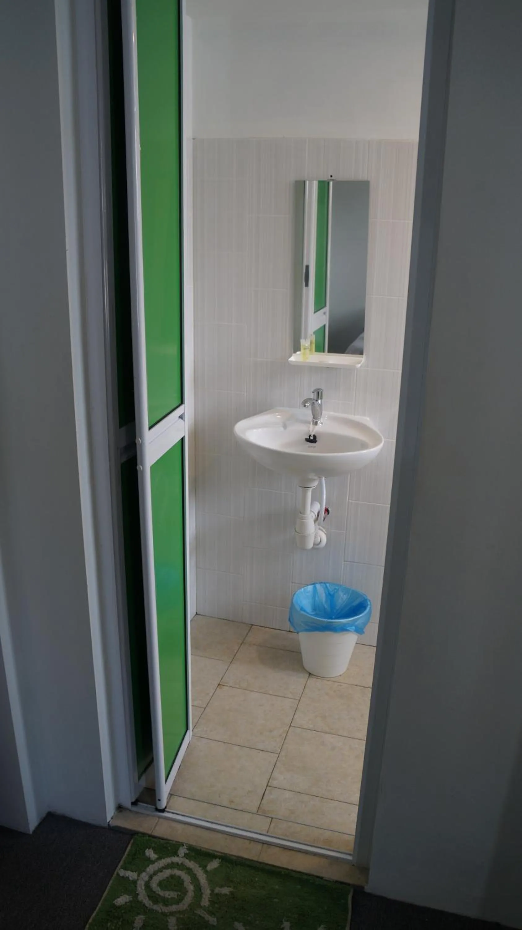 Shower in Olive Hotel