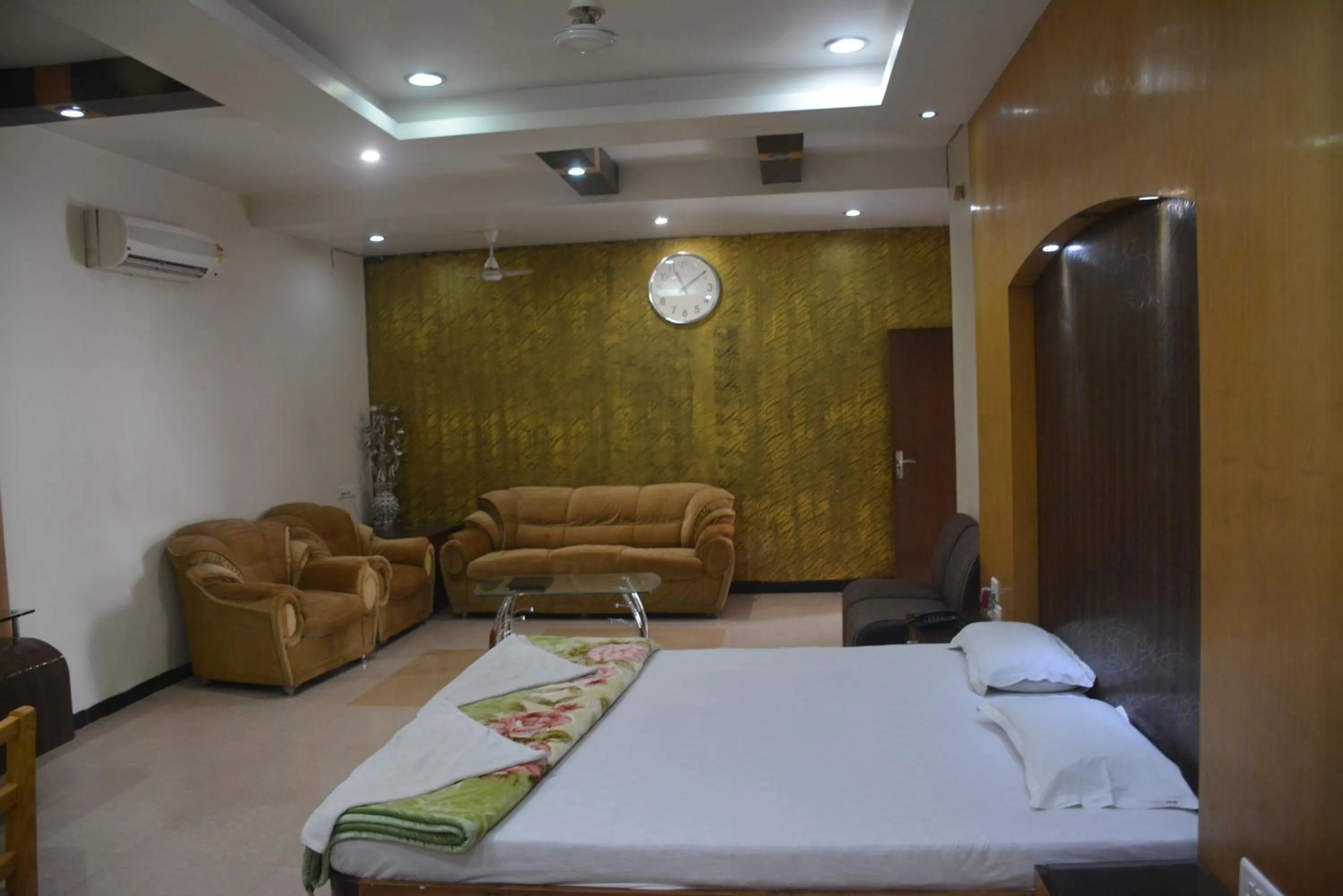 Bed in Hotel Naveen Residency