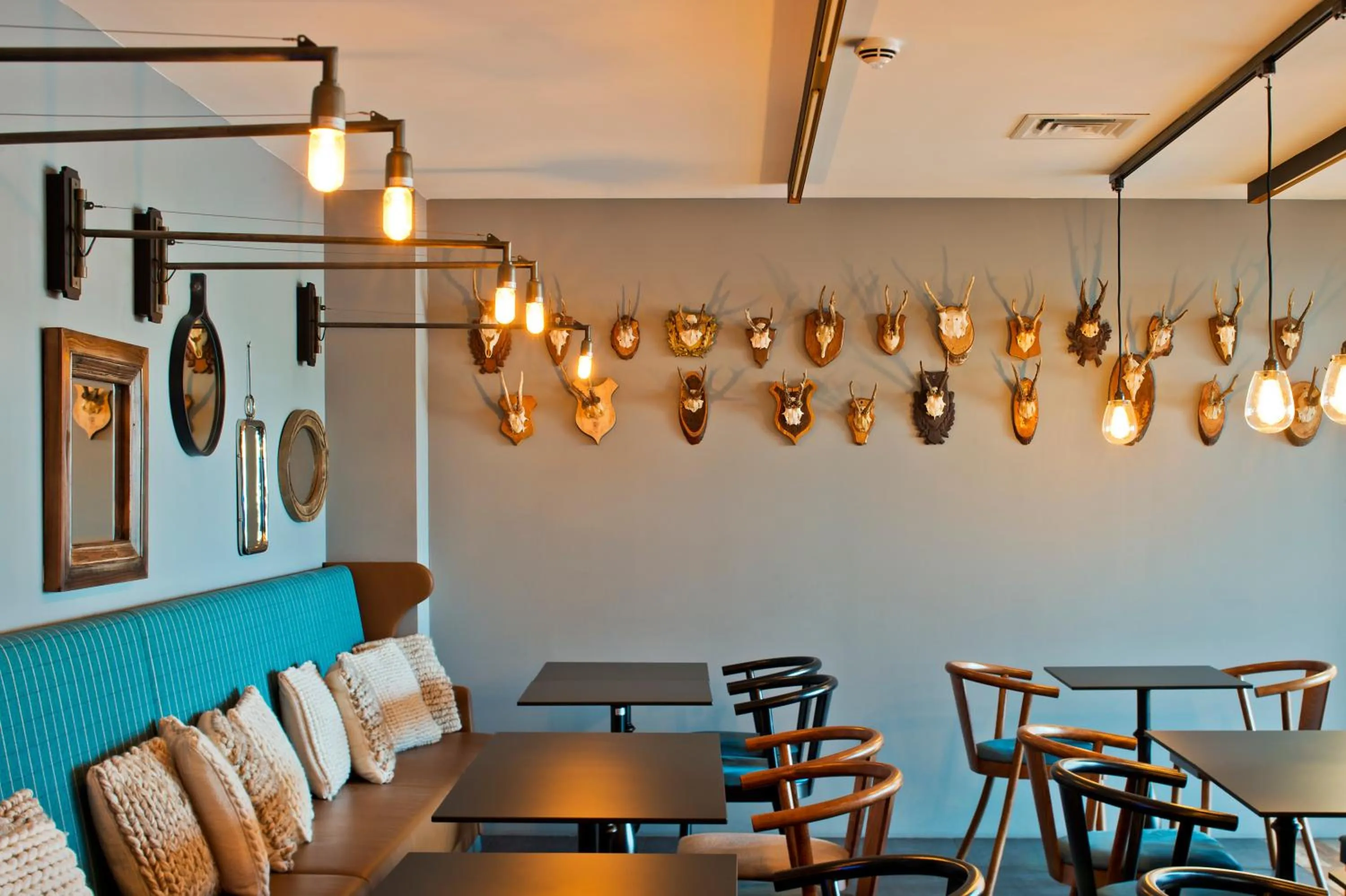 Restaurant/places to eat in Urban Lodge Hotel