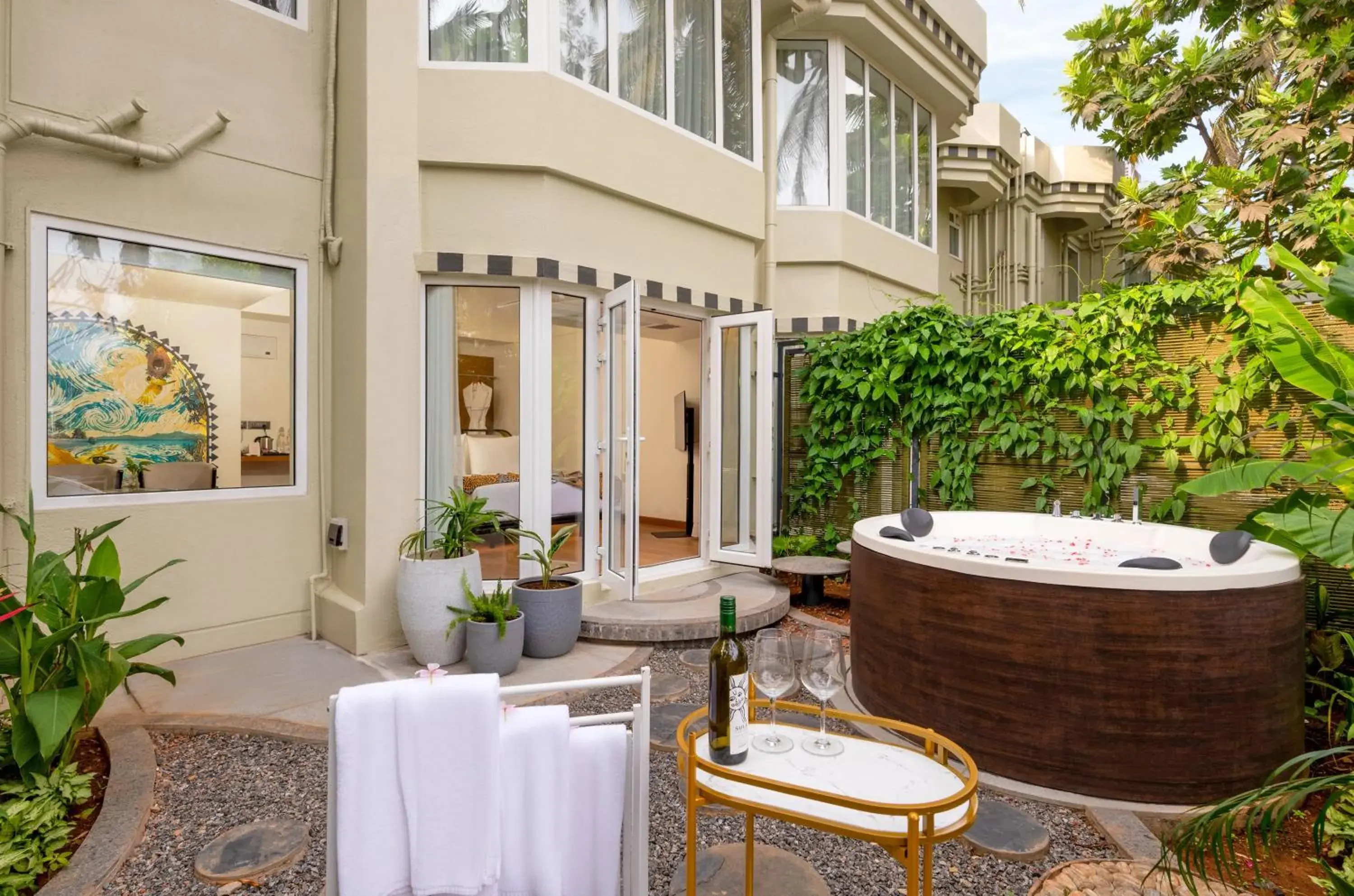 Bulbul – Suite with Jacuzzi and Garden in Orchid Passaros Benaulim Goa - Adults Only Bulbul – Suite with Jacuzzi and Garden in Orchid Passaros Benaulim Goa - Adults Only