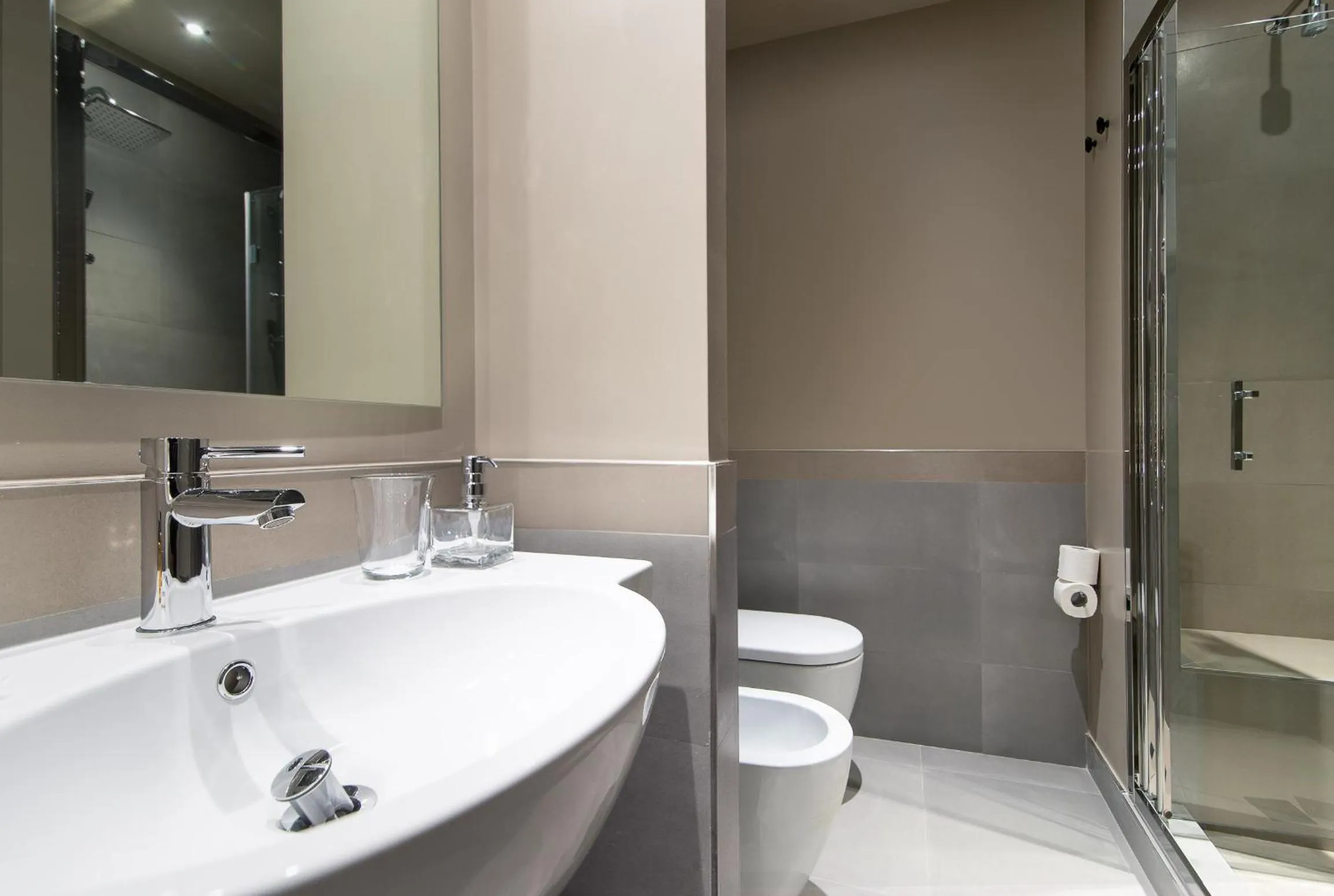 Bathroom in Ovidio Suite