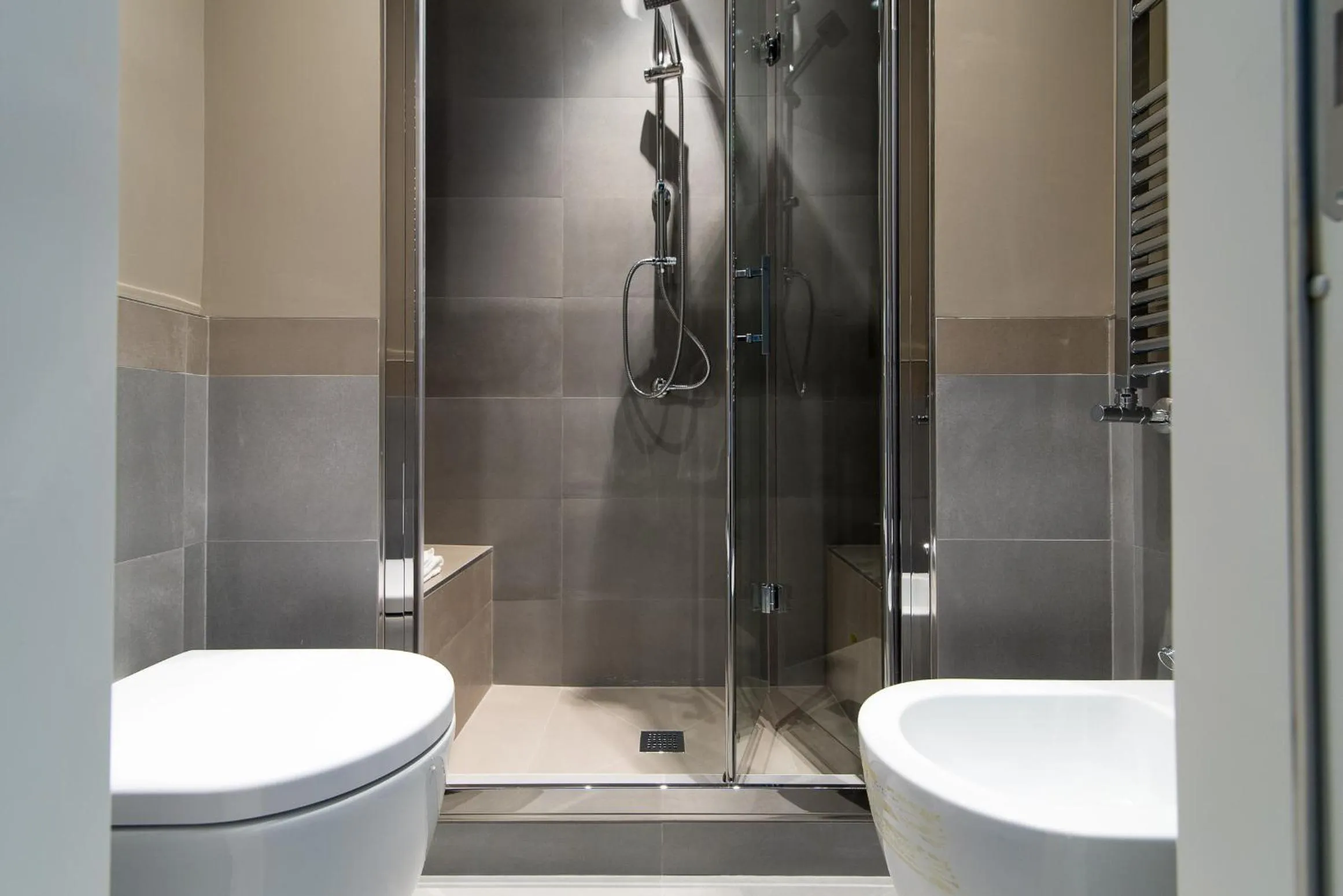 Shower in Ovidio Suite