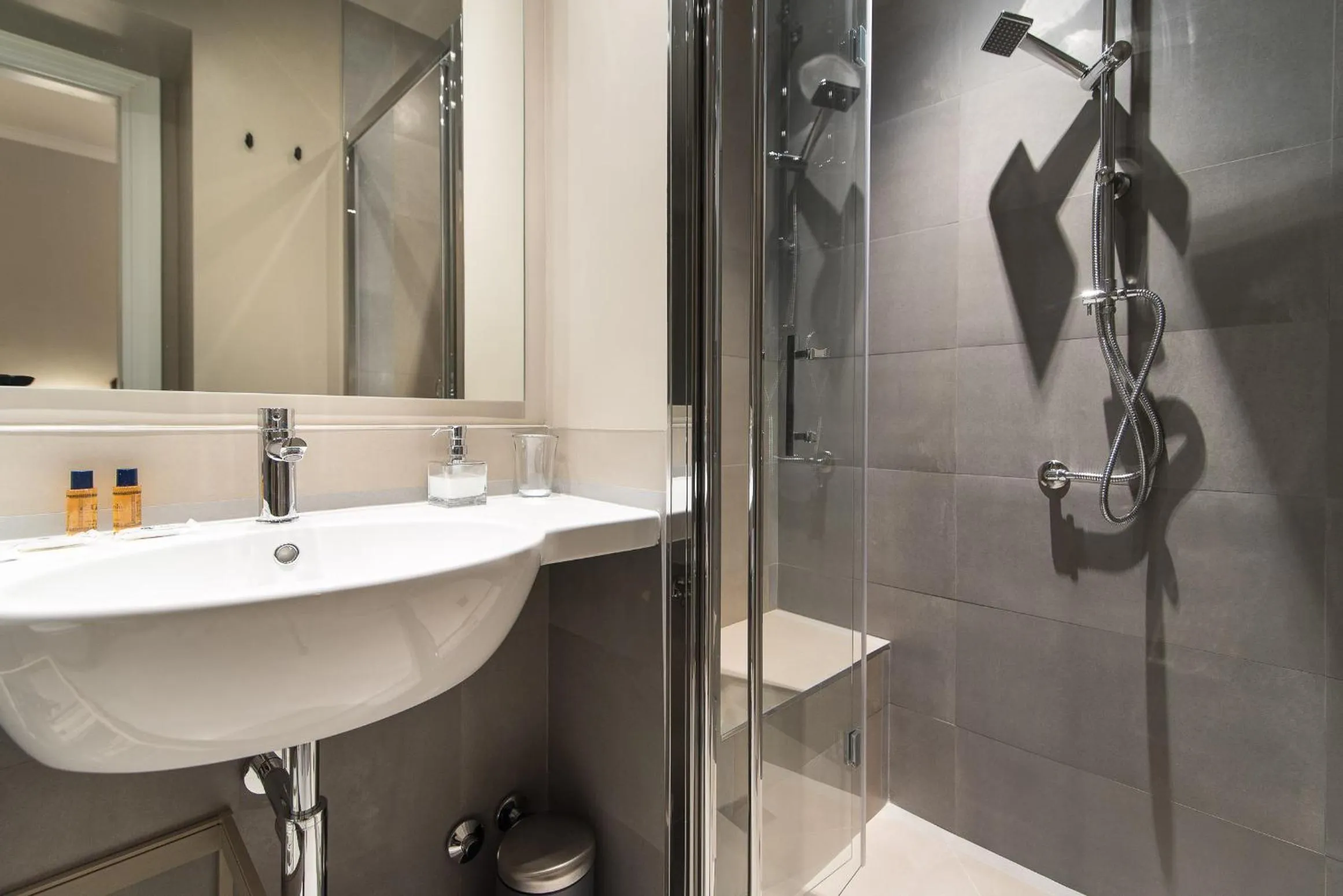 Bathroom in Ovidio Suite