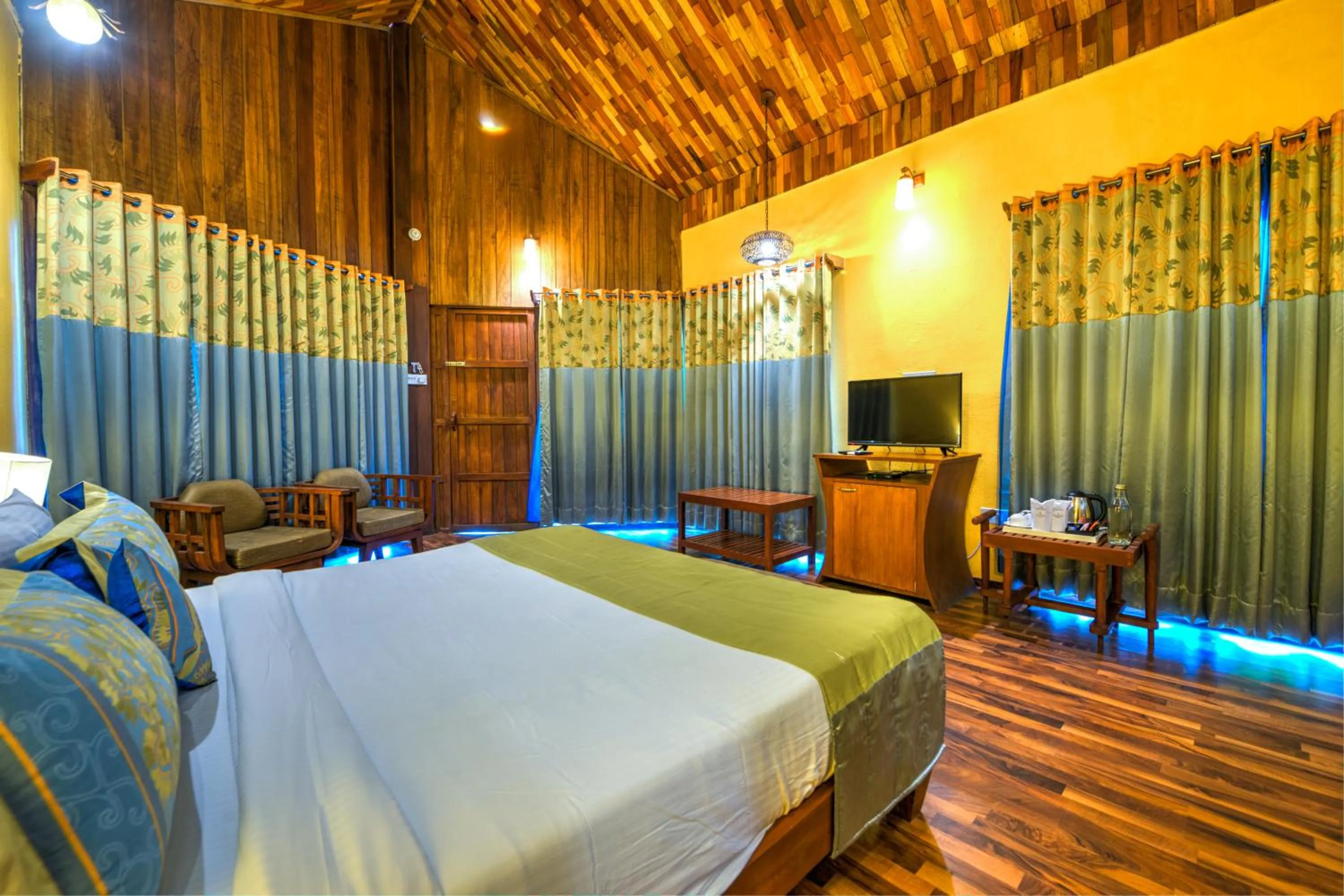 Bed in Silver Sand Beach Resort Neil