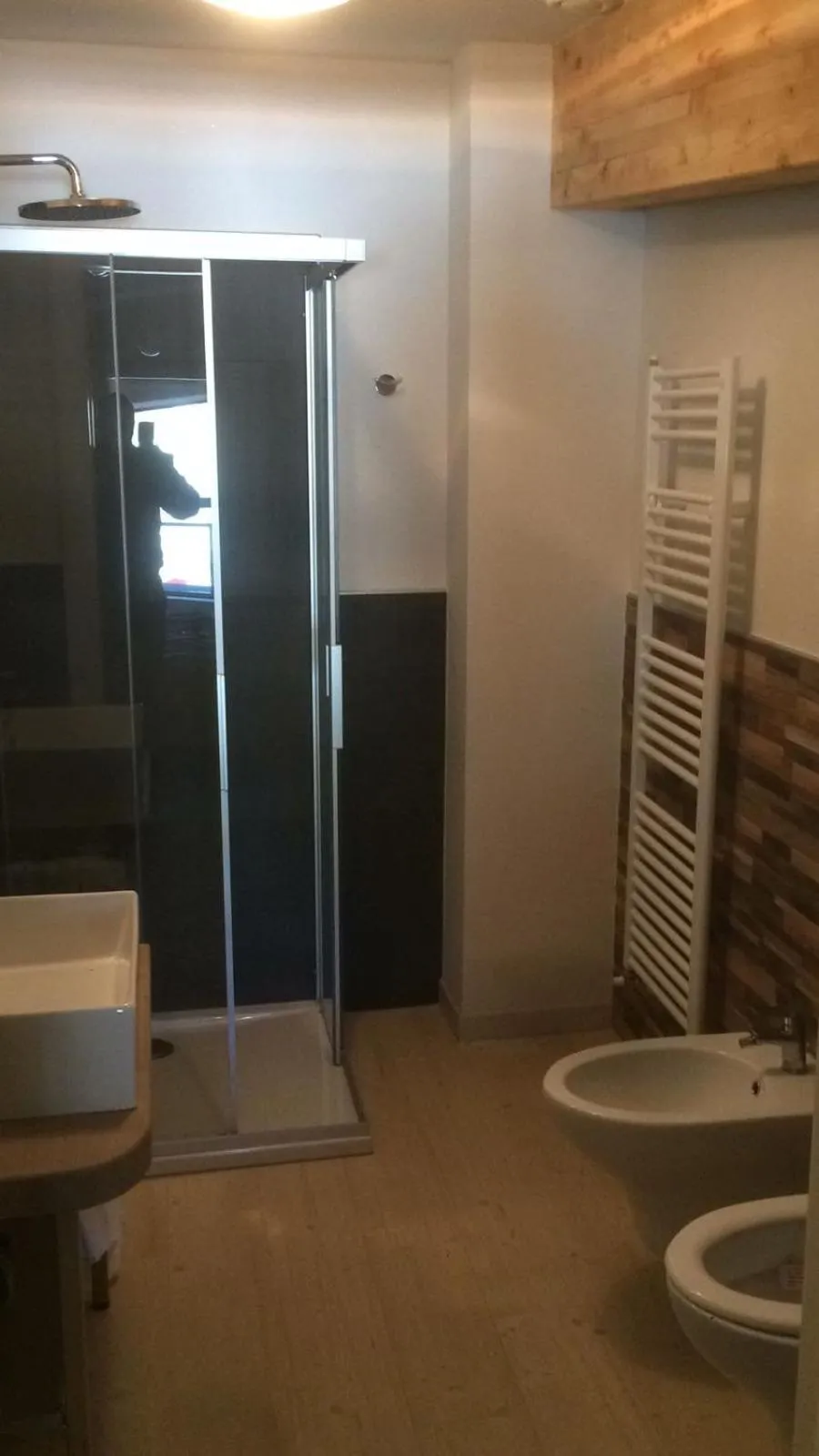 Shower in Hotel Laghetto