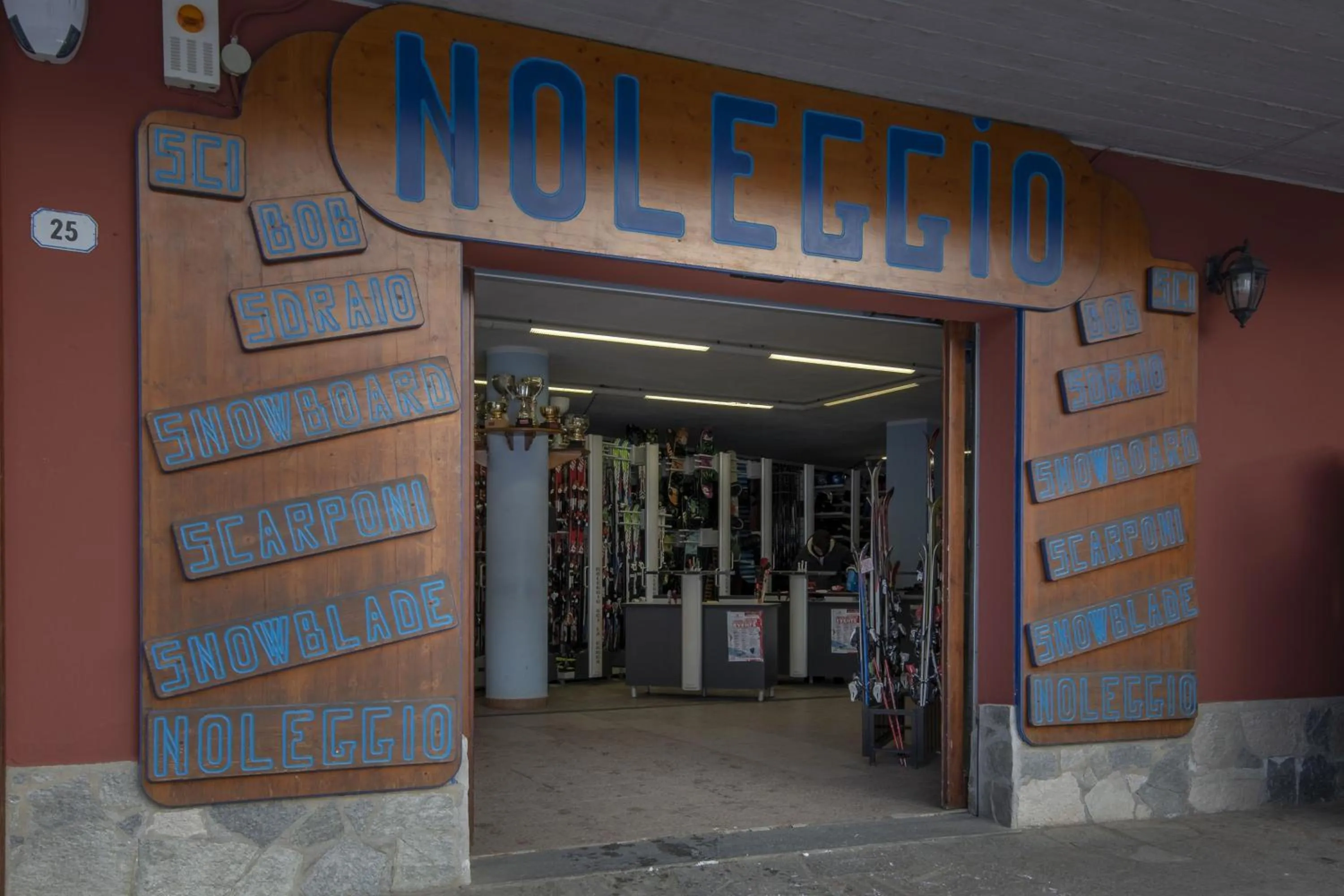 Skiing in Hotel Laghetto