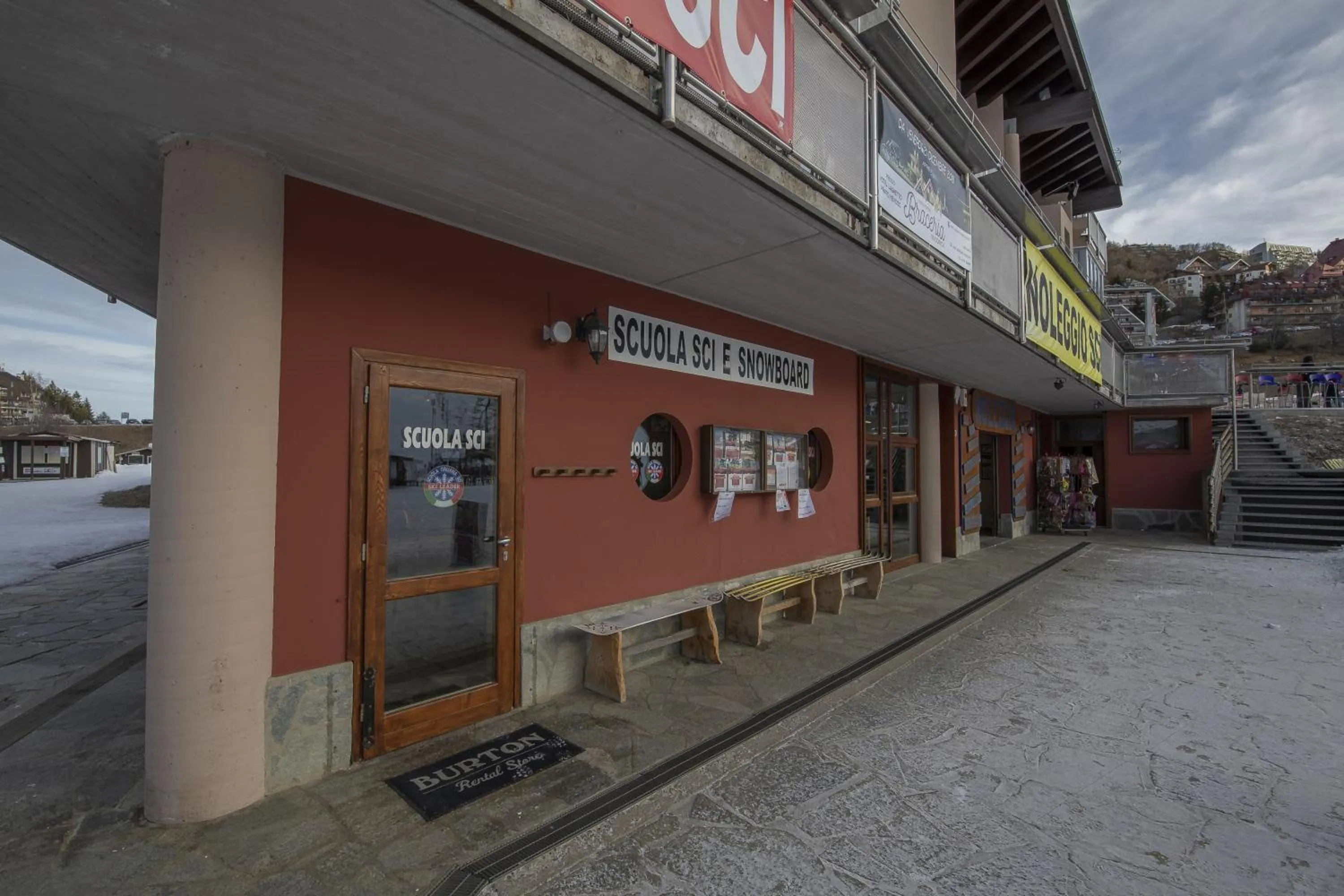 Ski School in Hotel Laghetto