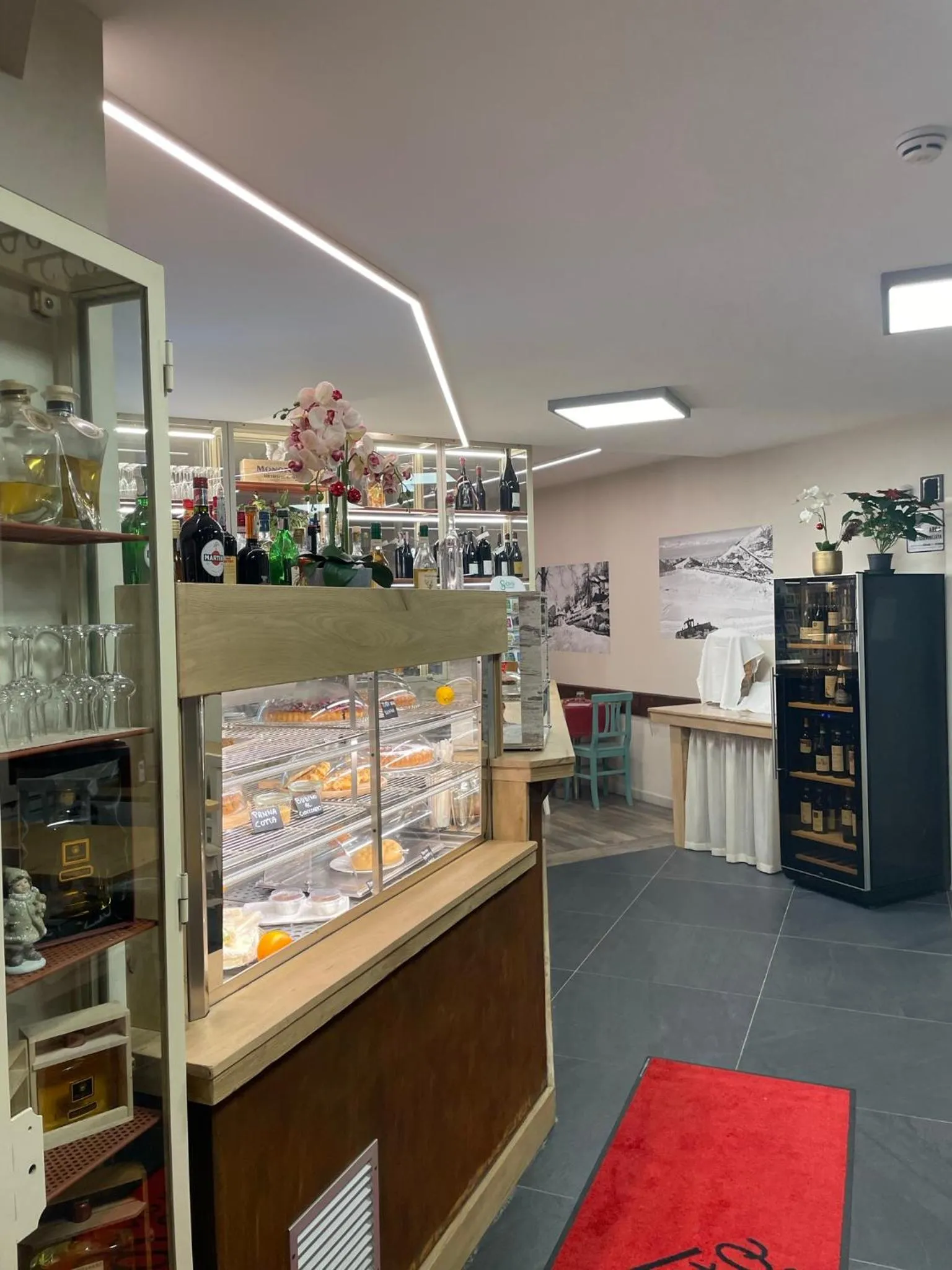 Lounge or bar in Hotel Laghetto