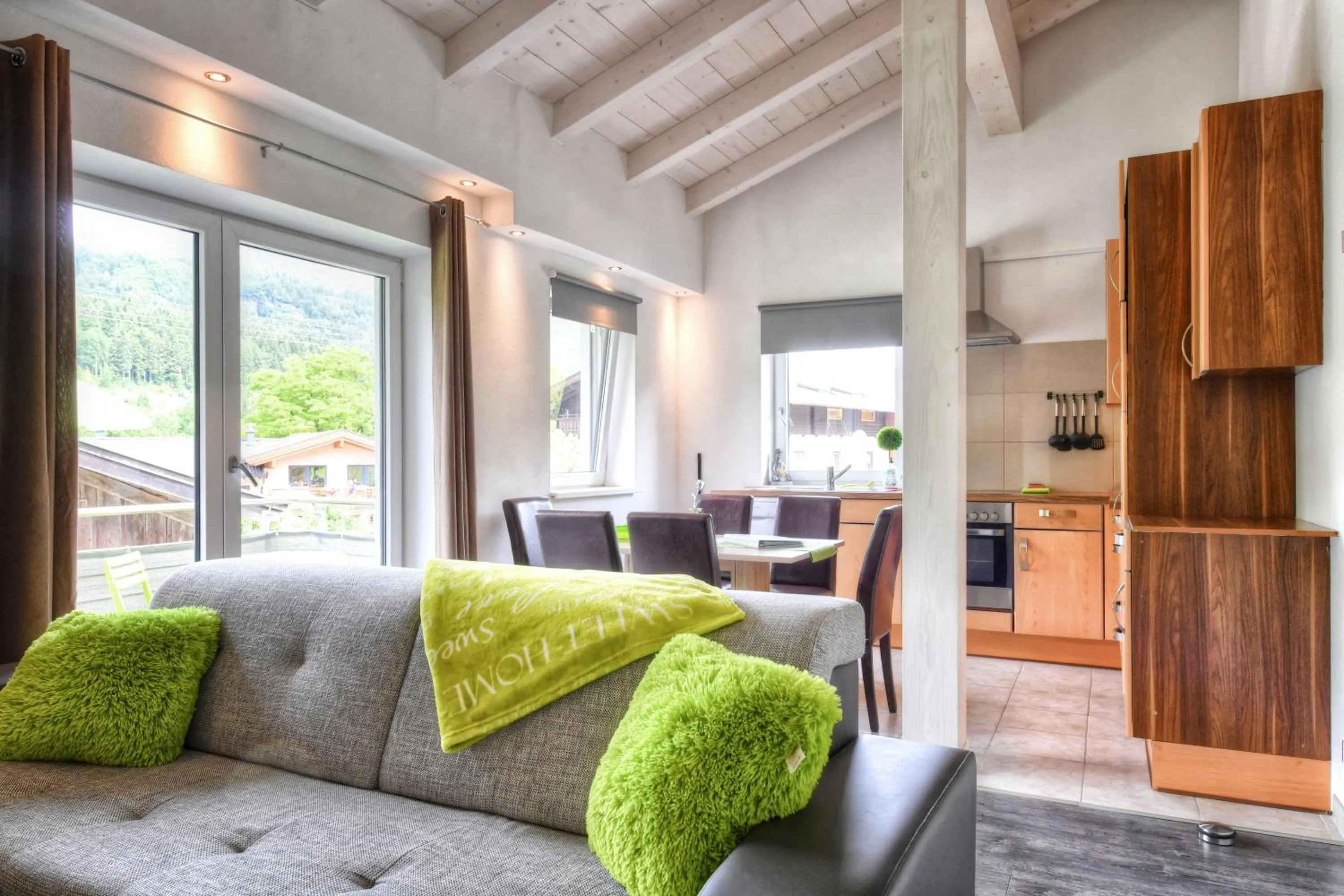 Kitchen or kitchenette in Haus Alpin Lofer