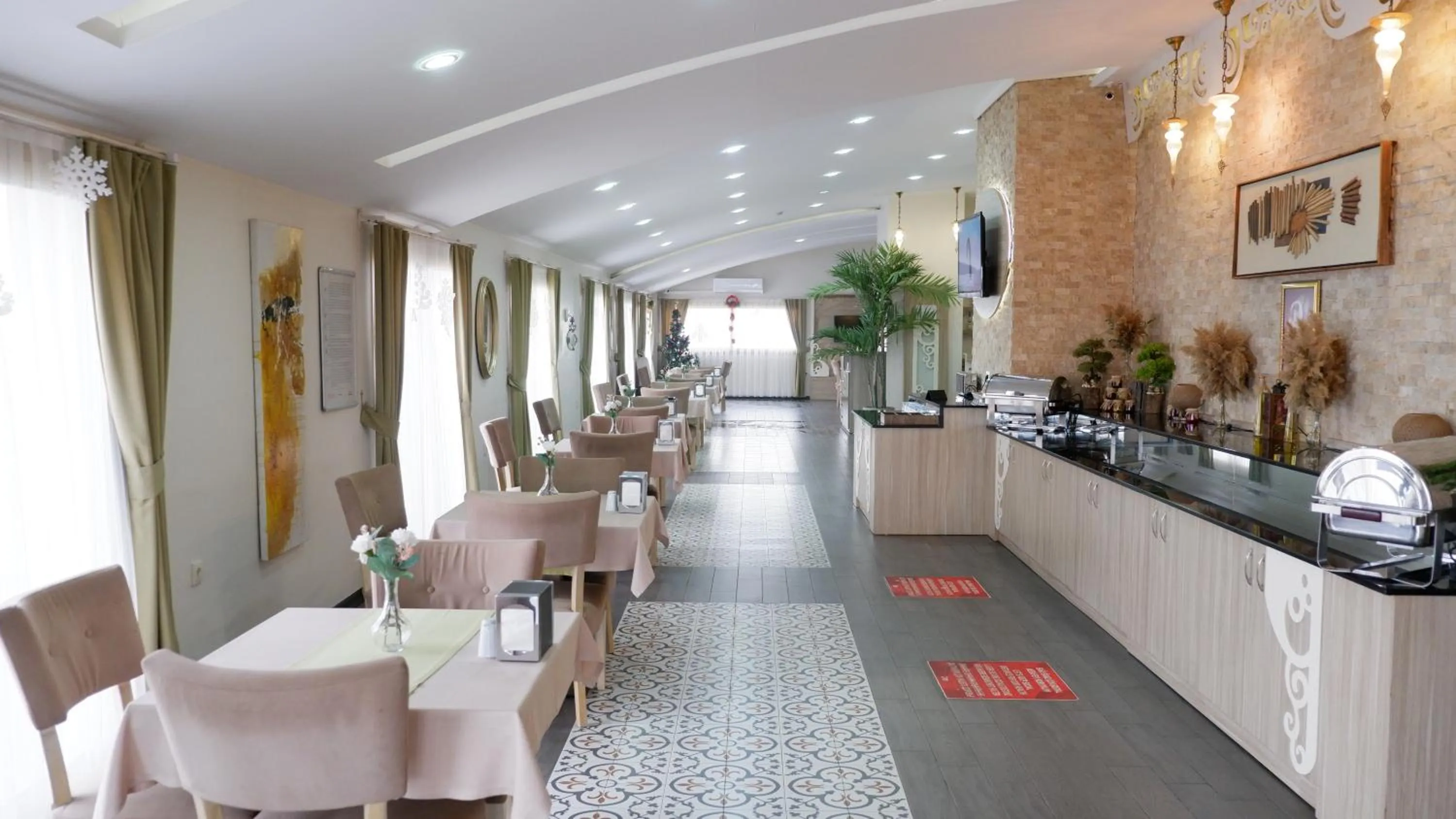 Restaurant/places to eat in Hotel La Bella