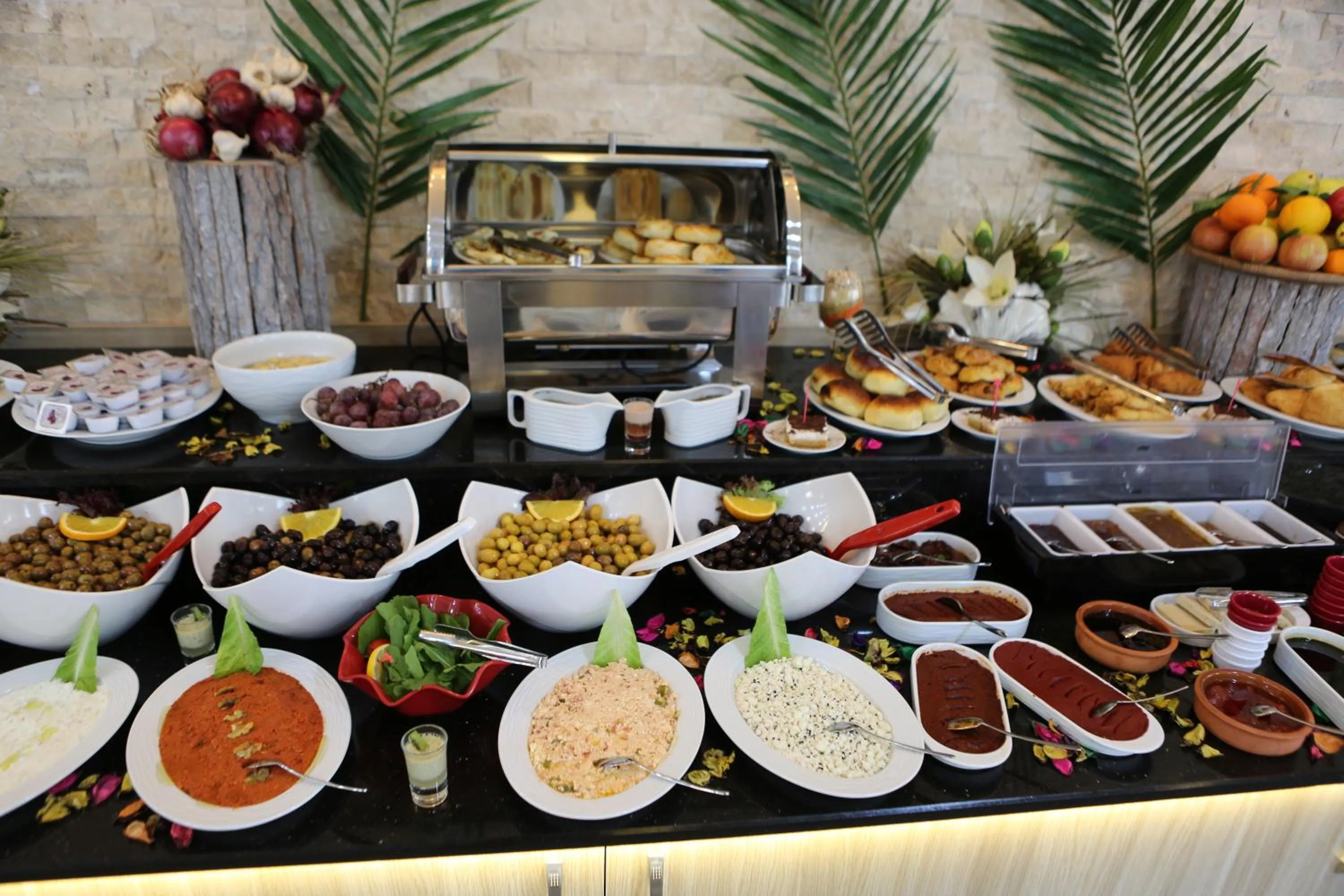 Restaurant/places to eat in Hotel La Bella