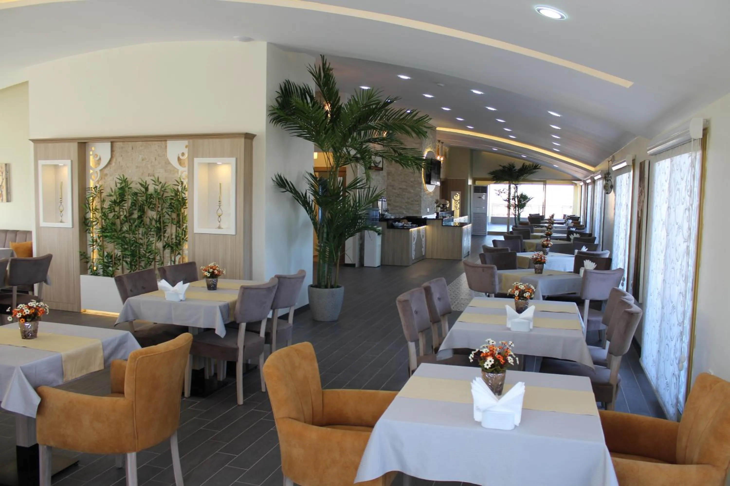 Restaurant/places to eat in Hotel La Bella