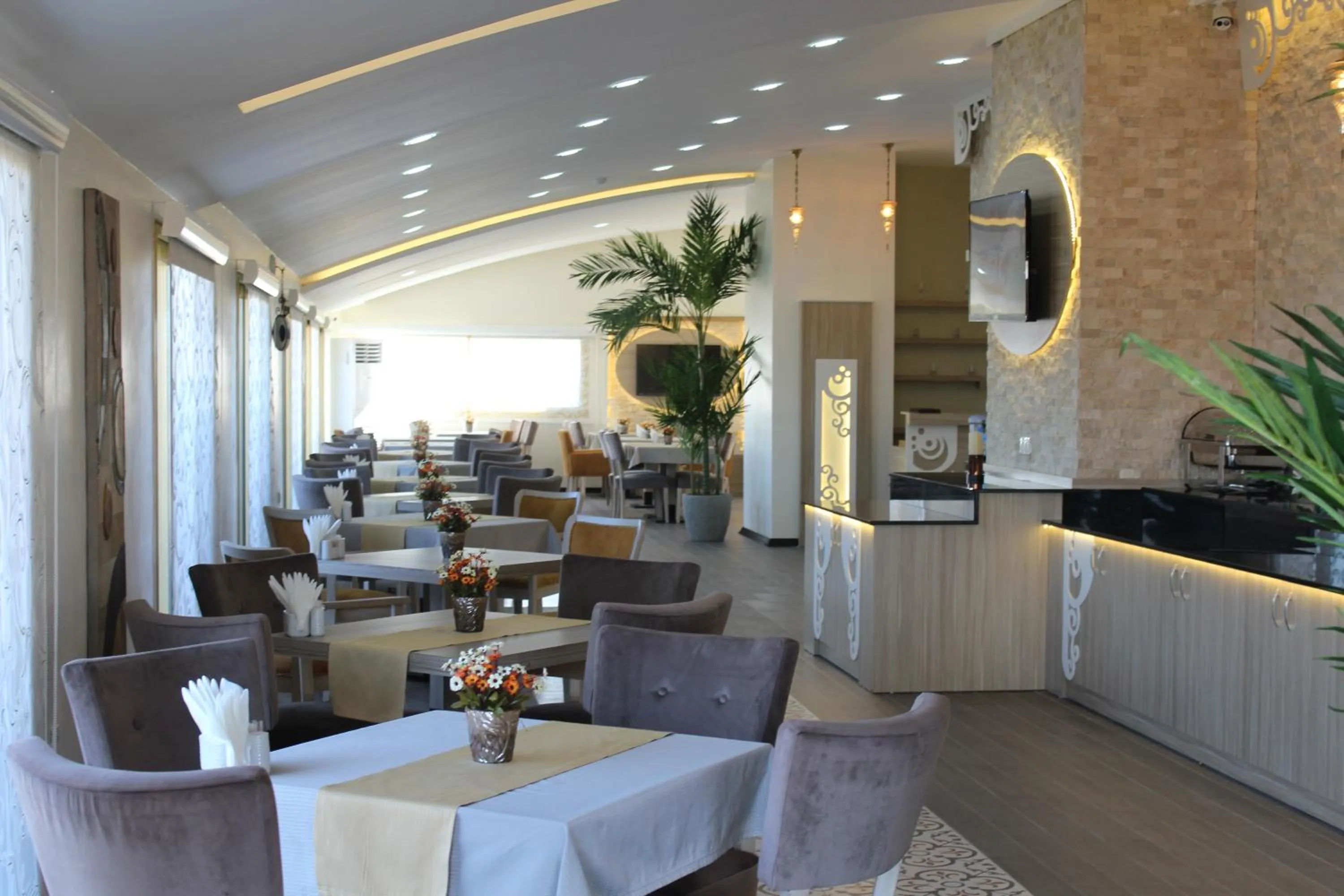 Restaurant/places to eat in Hotel La Bella