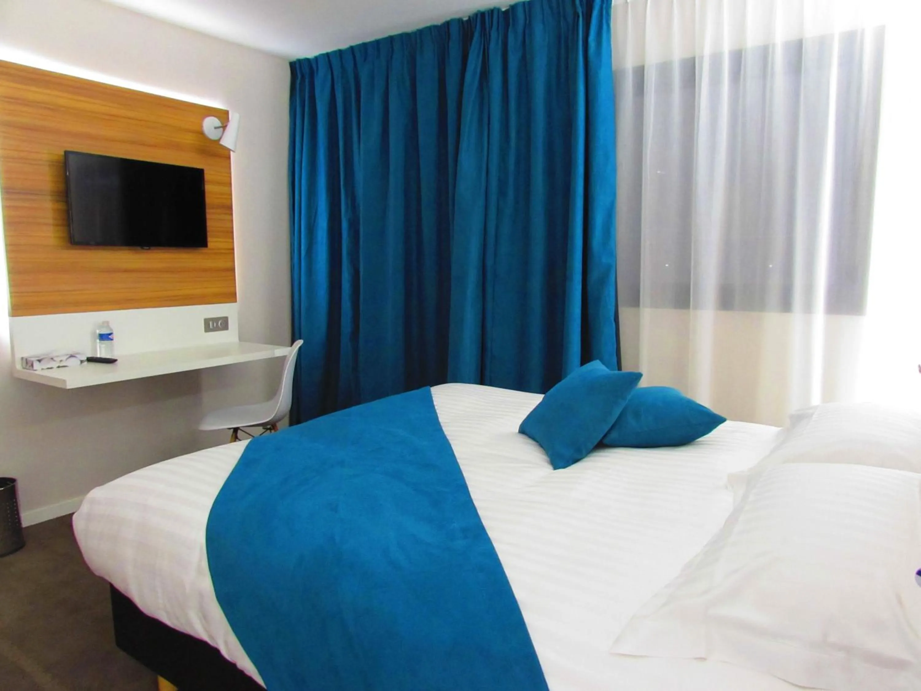 Bed in Brit Hotel & Spa Saint Brieuc Plérin