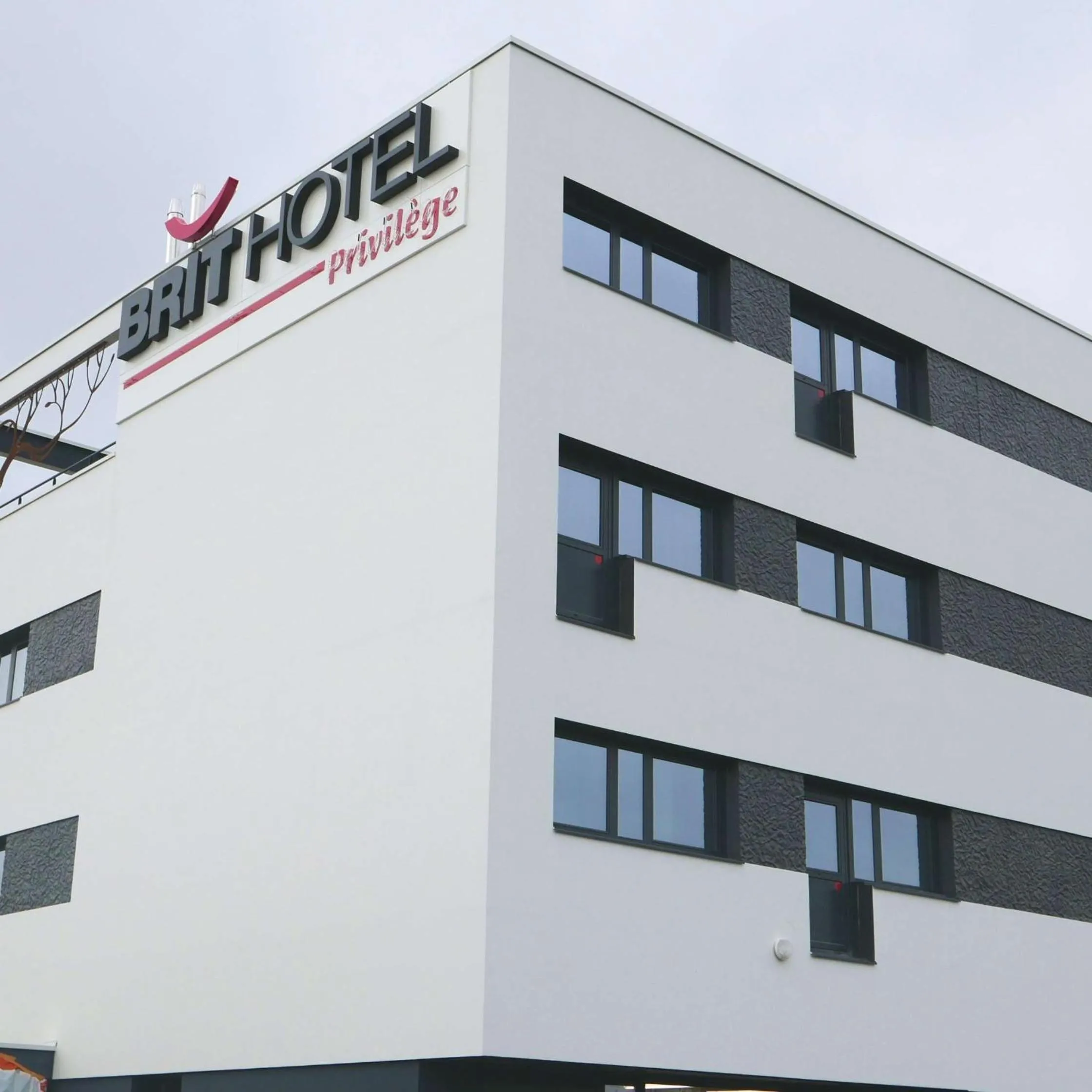 Property building in Brit Hotel & Spa Saint Brieuc Plérin