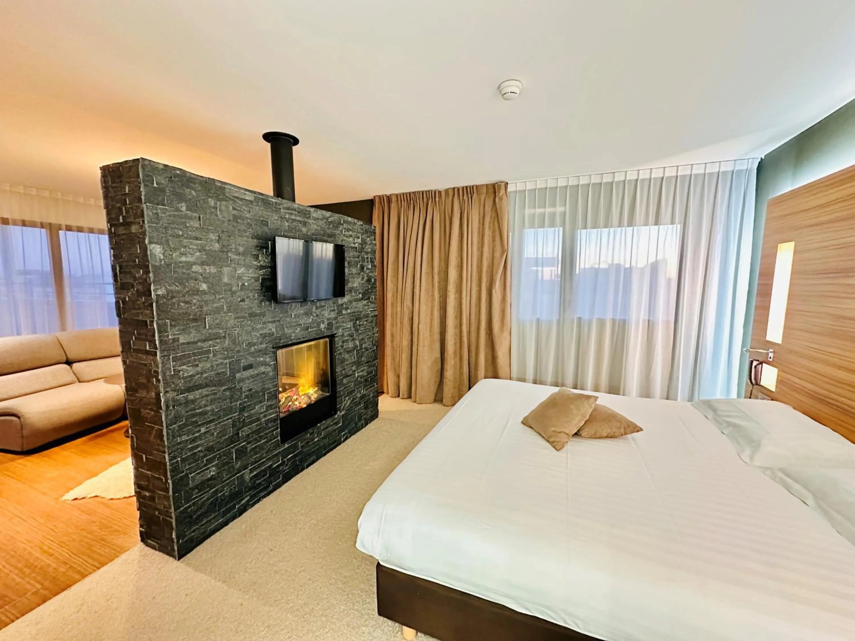 Bedroom, Bed in Brit Hotel & Spa Saint Brieuc Plérin