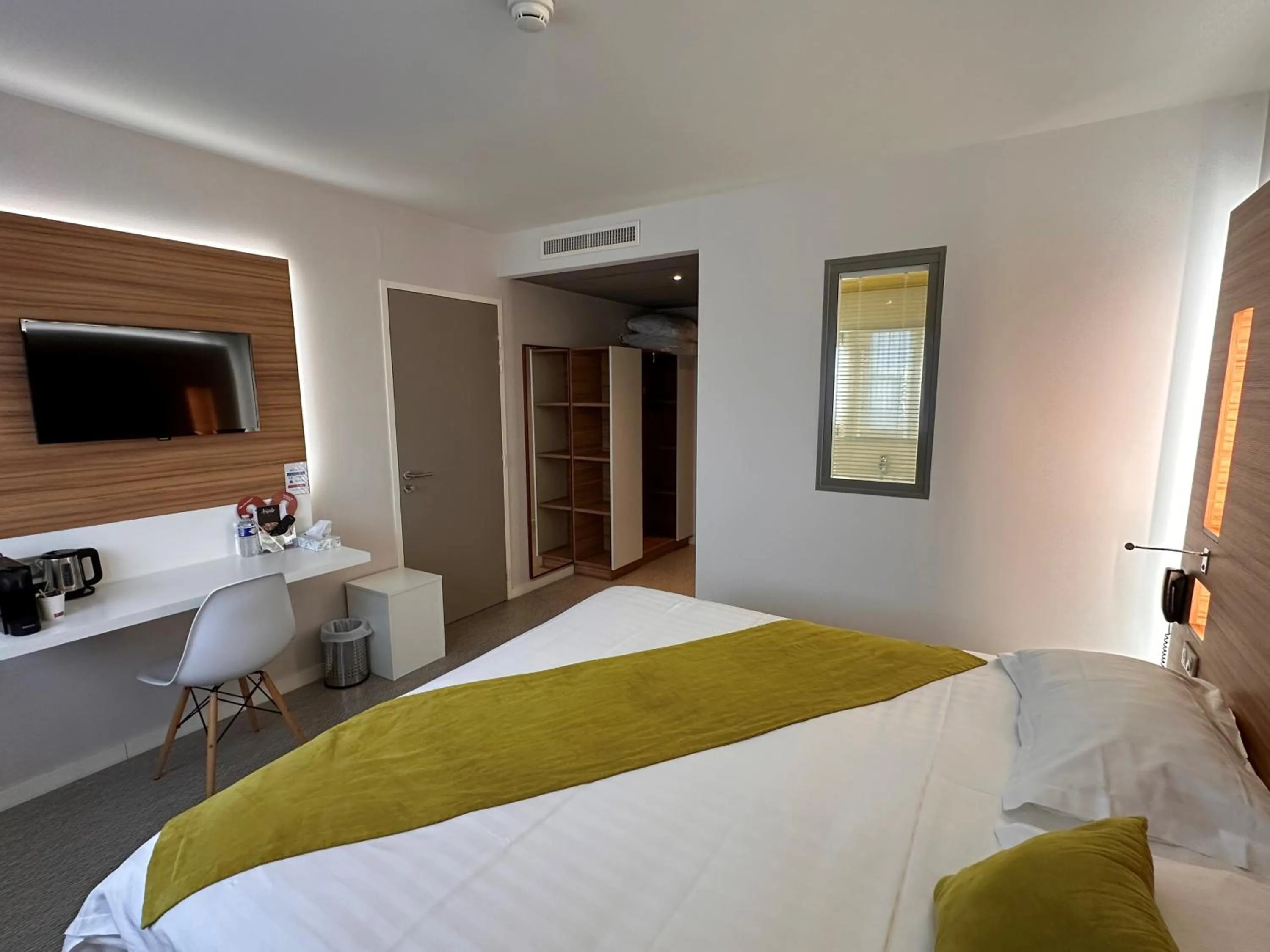 Bedroom, Bed in Brit Hotel & Spa Saint Brieuc Plérin