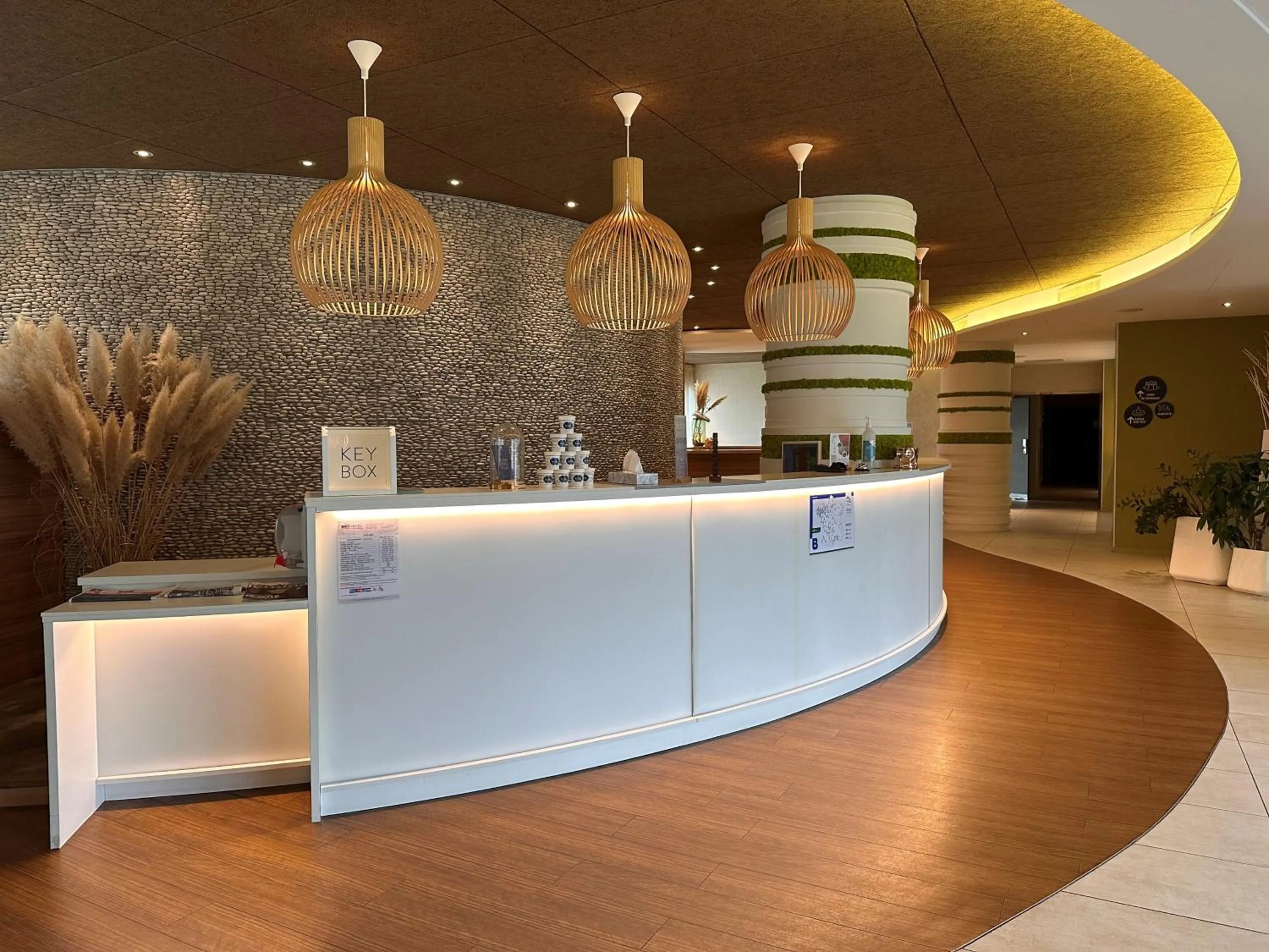 Lobby or reception in Brit Hotel & Spa Saint Brieuc Plérin