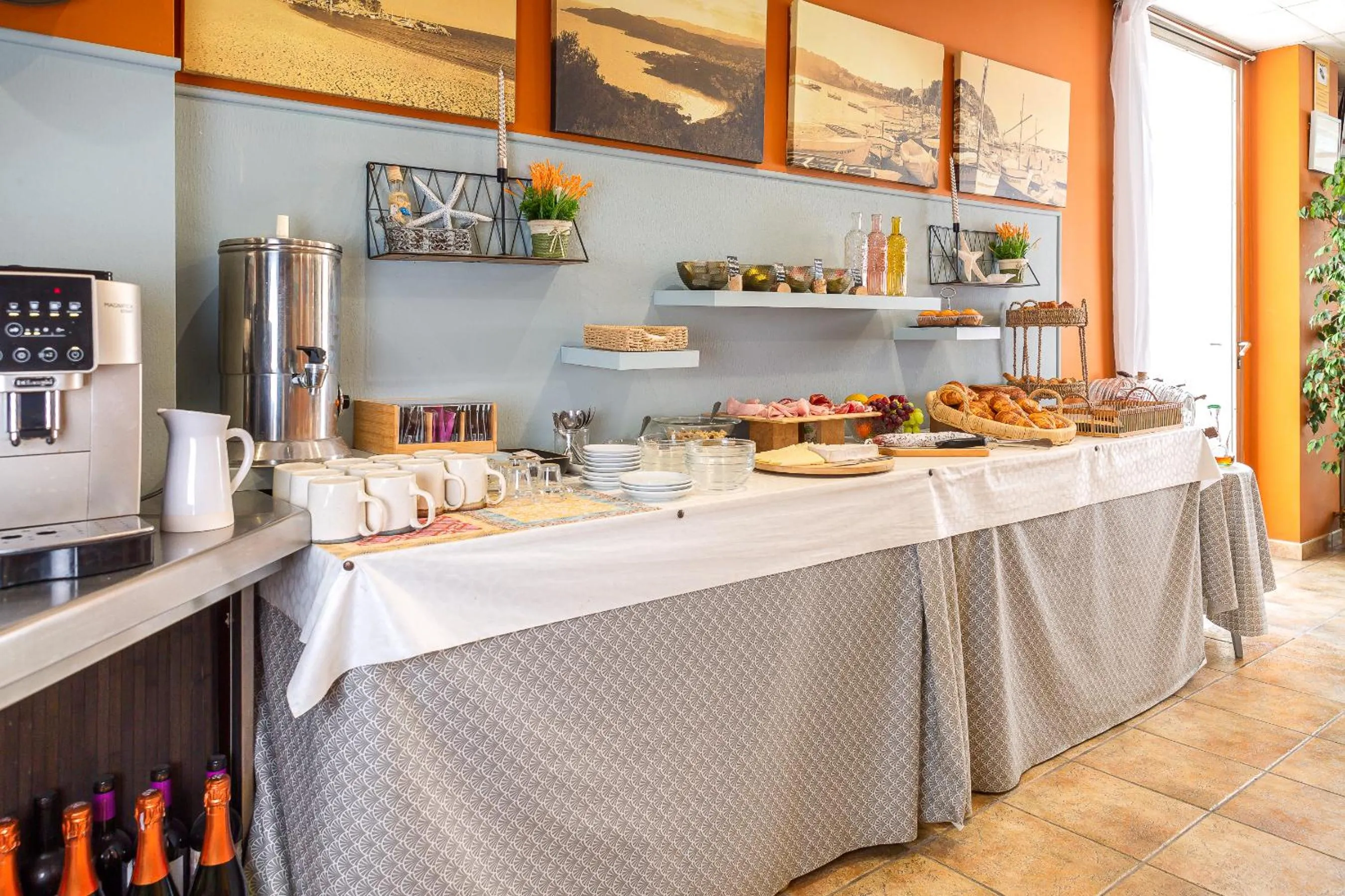 Buffet breakfast in La Muntanya