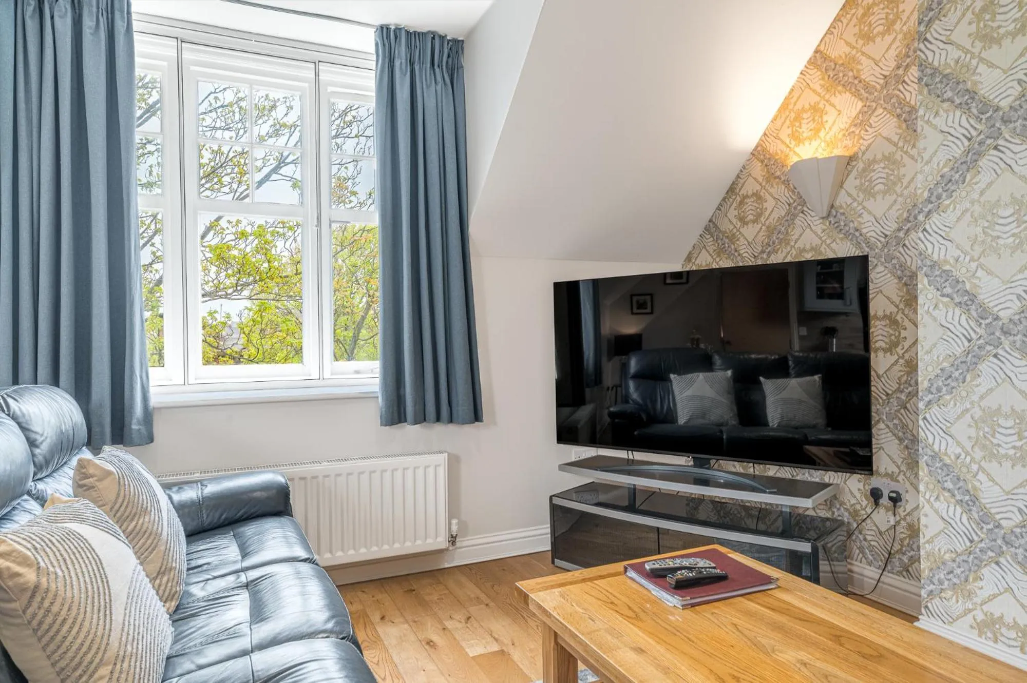 Living room in Abbey Apartments Modern ApartHotel for Tourists & Professionals