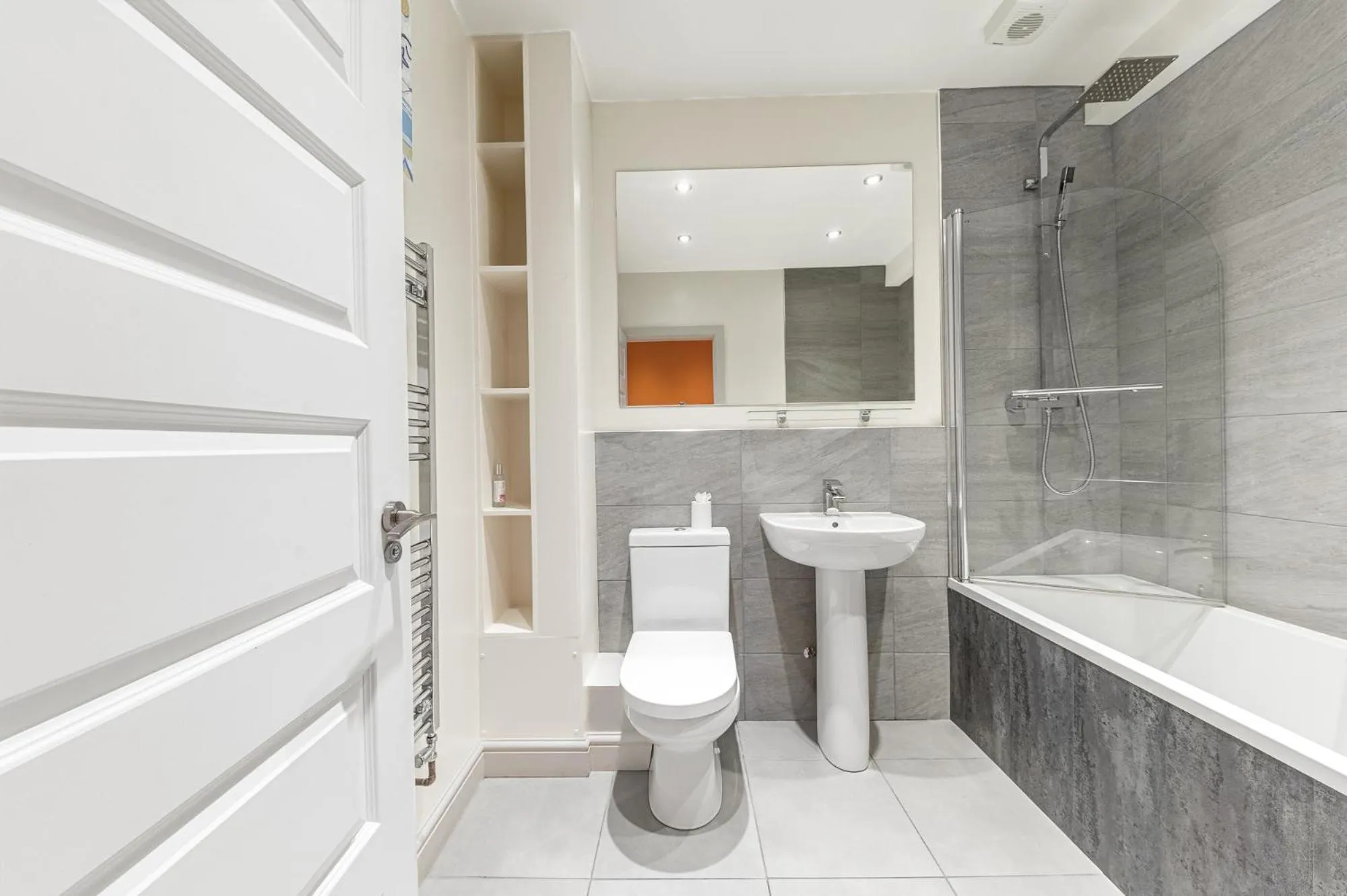 Bathroom in Abbey Apartments Modern ApartHotel for Tourists & Professionals