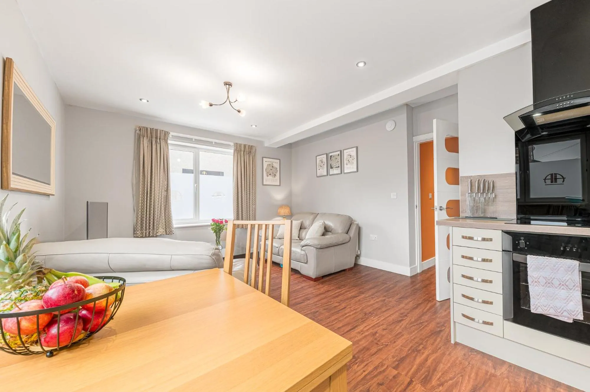 Living room in Abbey Apartments Modern ApartHotel for Tourists & Professionals