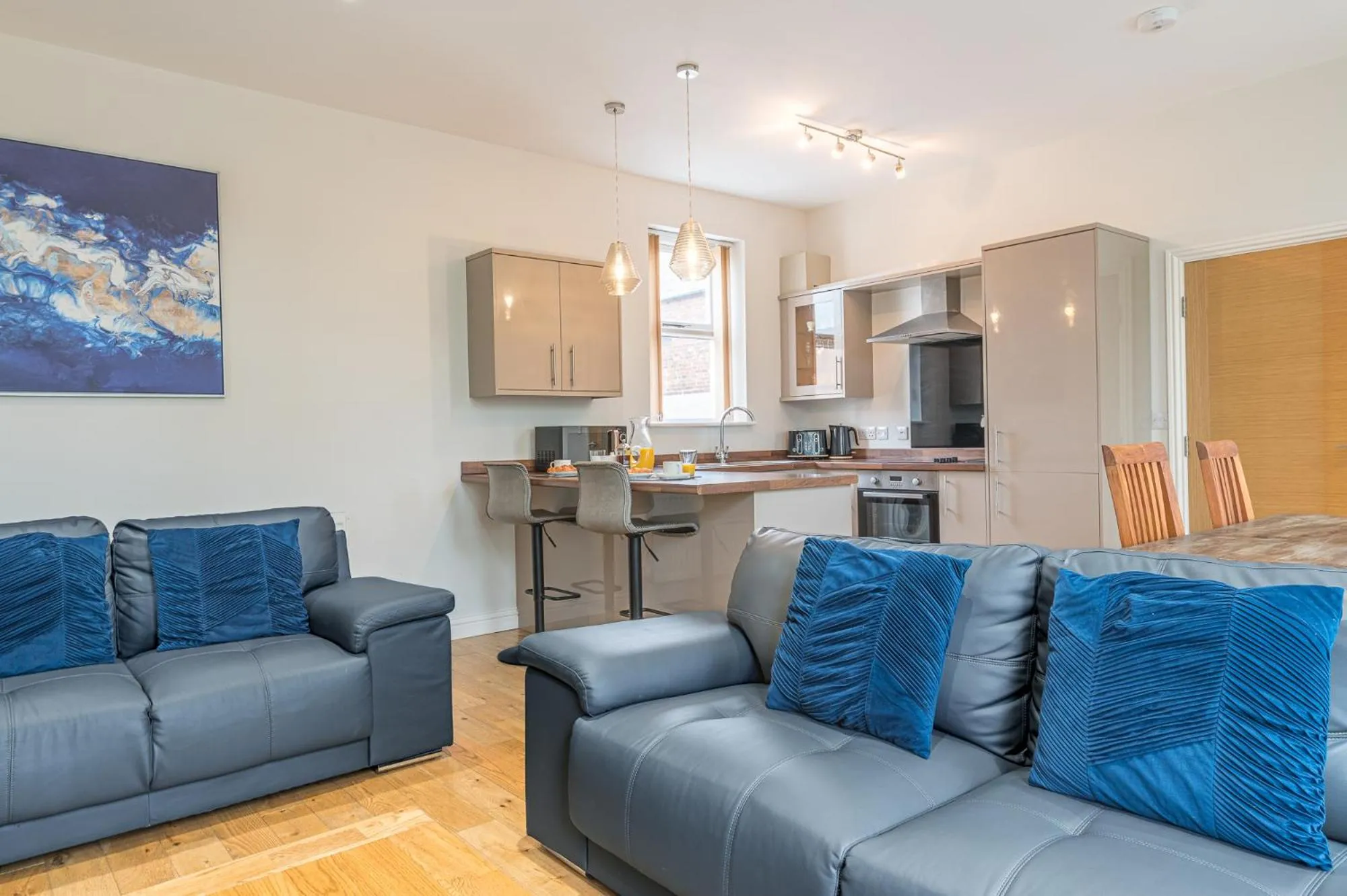Kitchen or kitchenette in Abbey Apartments Modern ApartHotel for Tourists & Professionals
